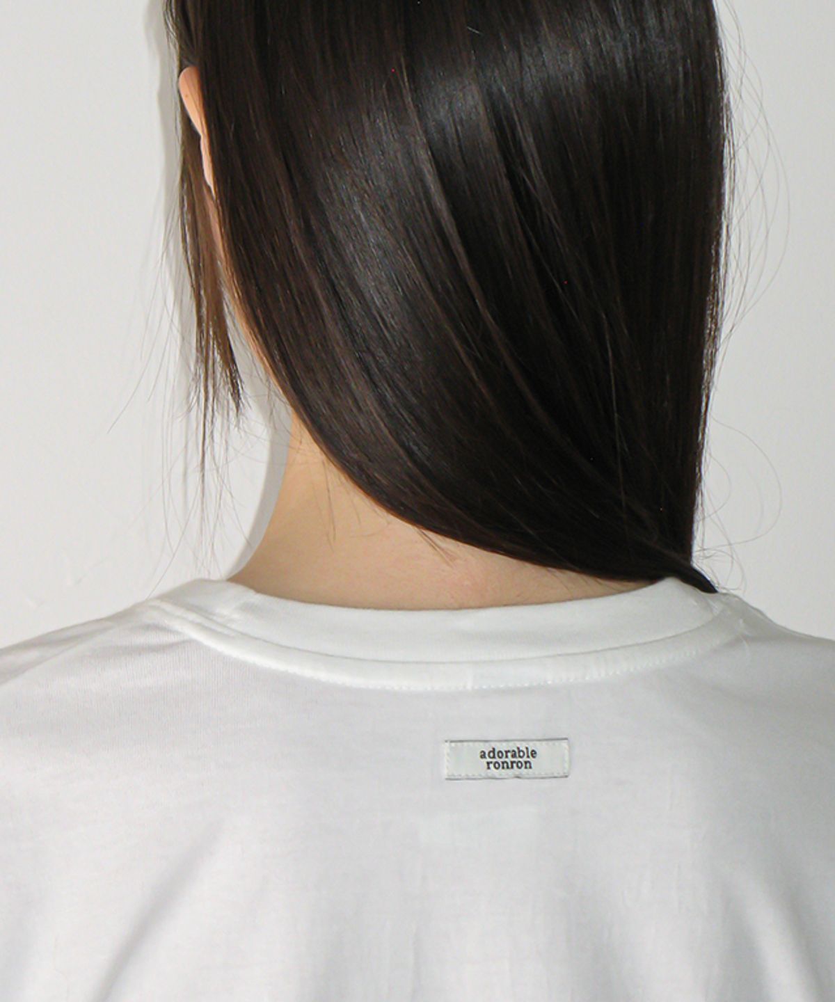 론론(RONRON) STITCHED HOUSE OVER FIT T SHIRT WHITE