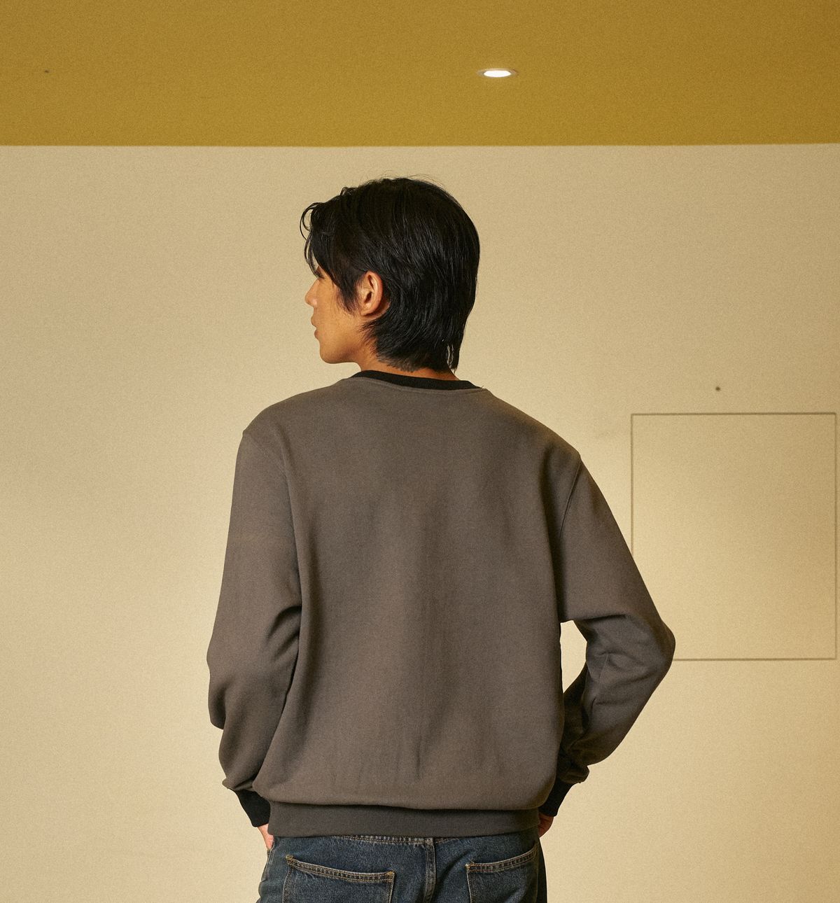 아모우(AMOU) Saint Amou Ringer Sweat Shirts CHACOL GRAY