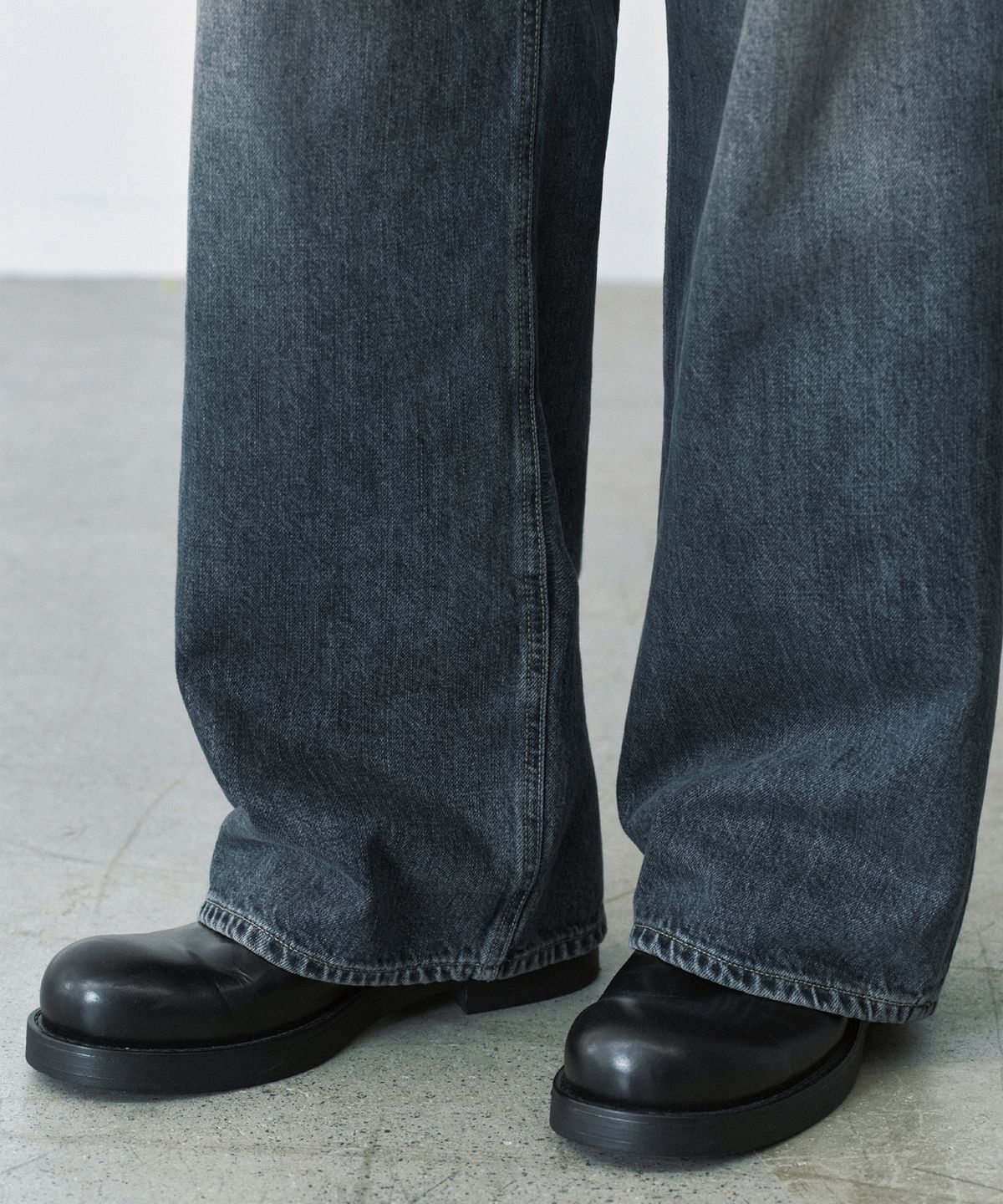 브랜디드(BRANDED) 1770 MUTE JEANS [ESSENTIAL WIDE STRAIGHT]