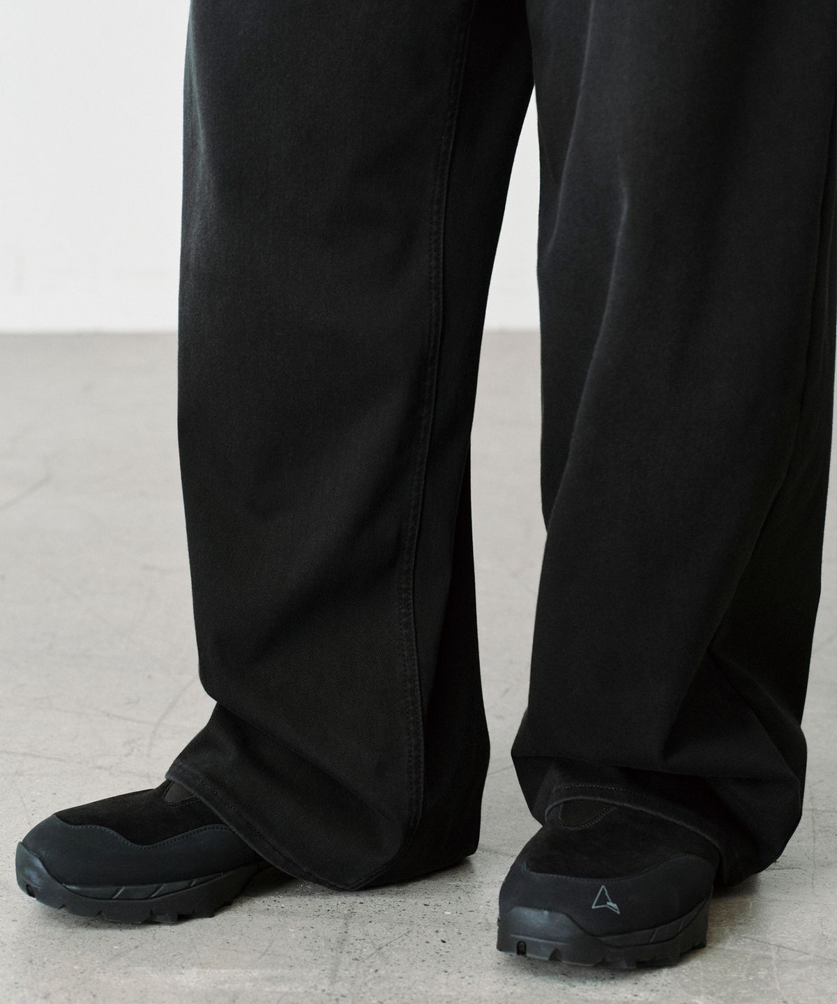 브랜디드(BRANDED) WIDE DENIM SWEAT PANTS [BRUSHED BLACK]