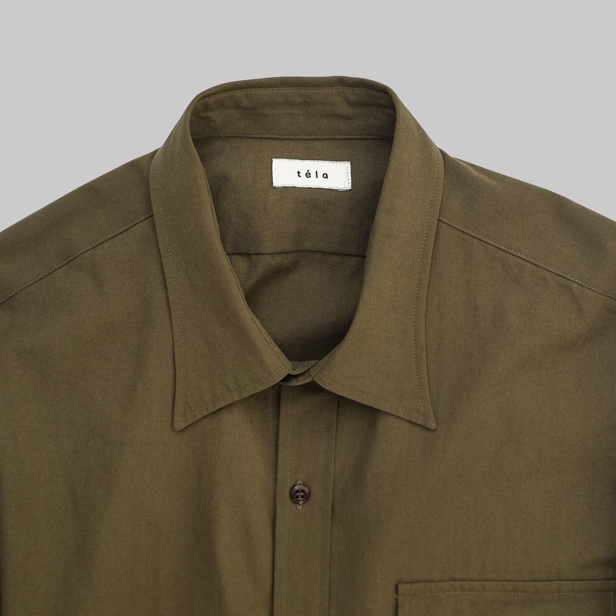뗄라(TELA) Deep Olive Cotton One Pocket Shirt