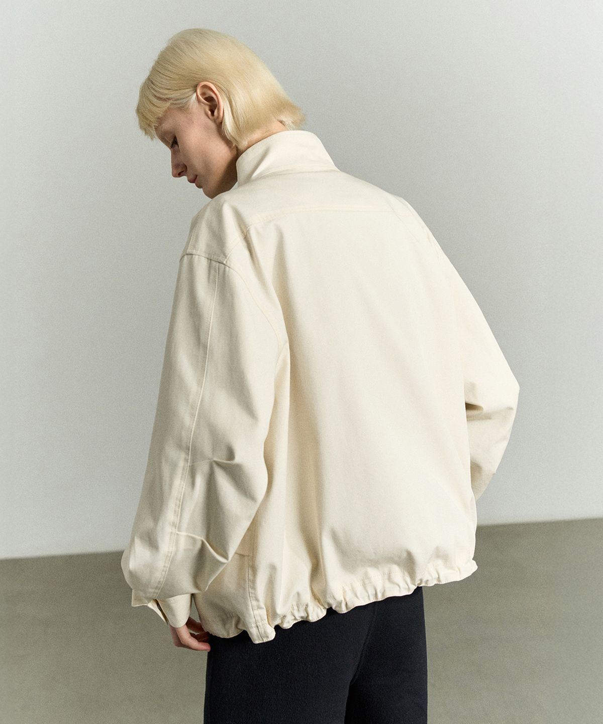 리이(RE RHEE) DRAWSTRING HEM ZIP-UP JUMPER