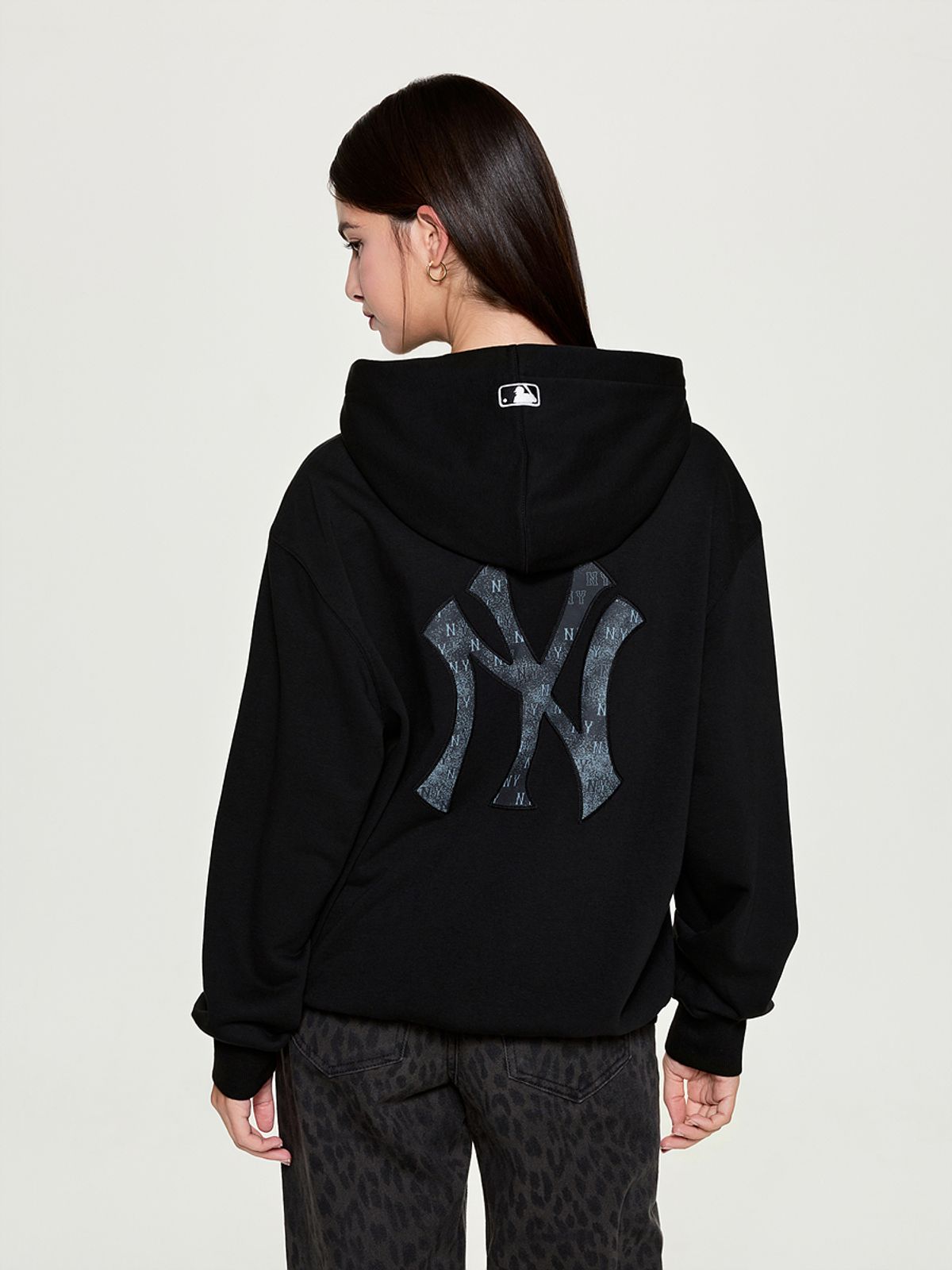 엠엘비(MLB) 모노그램 빈티지 빅럭스 후드티 NY (Black)