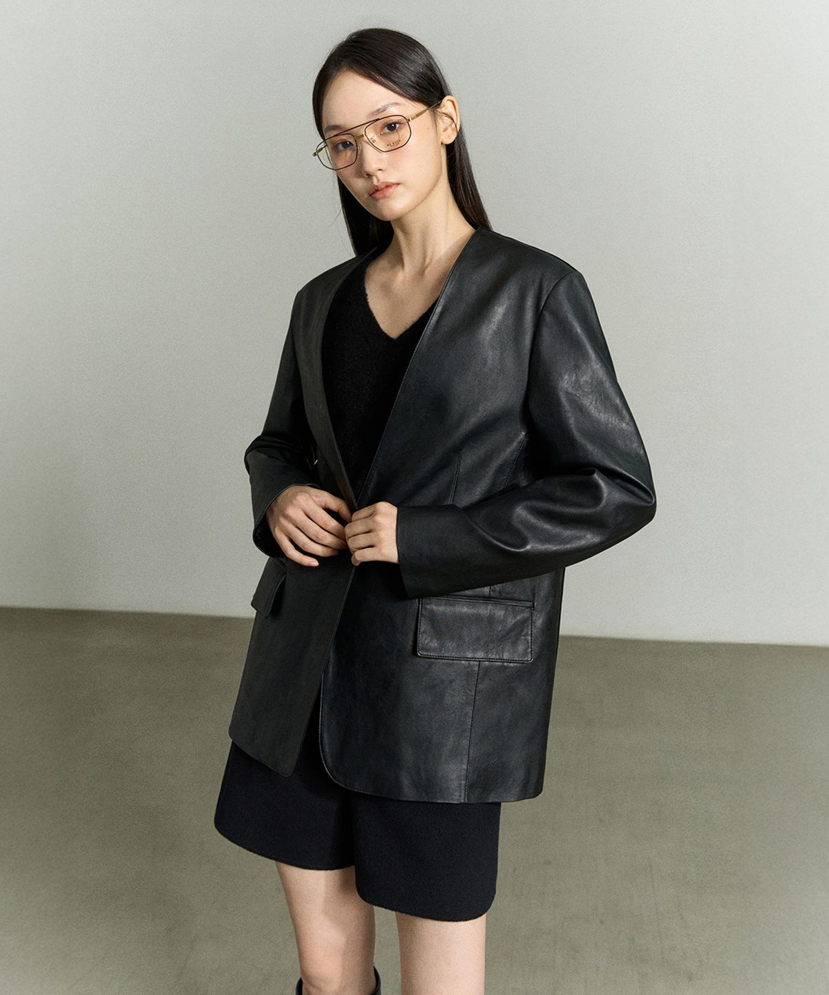 리이(RE RHEE) SHOULDER PADDED FAUX LEATHER JACKET