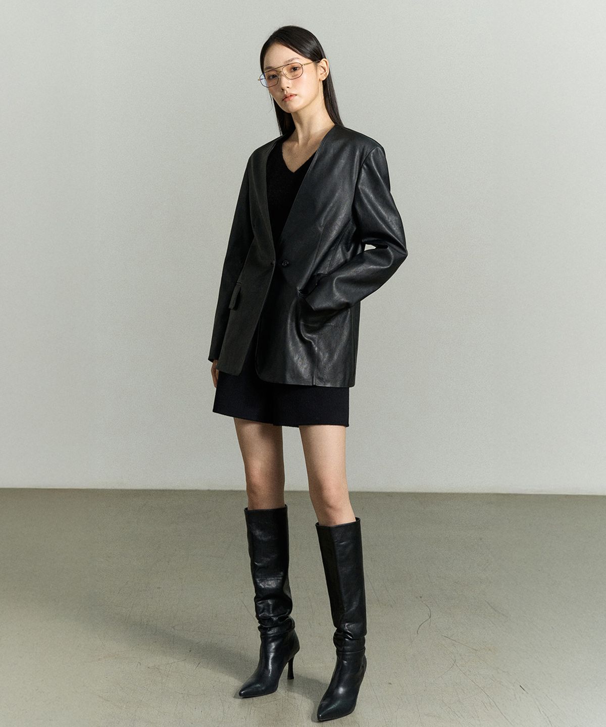 리이(RE RHEE) SHOULDER PADDED FAUX LEATHER JACKET