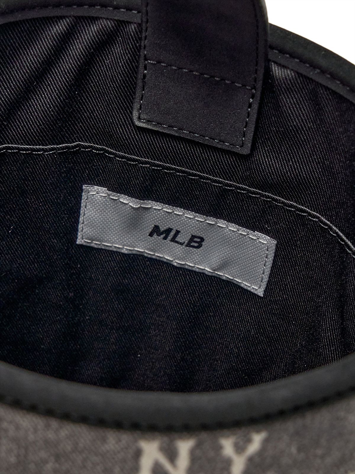 엠엘비(MLB) 클래식 모노그램 빈티지 데님 미니 버킷백 NY (Charcoal Grey)