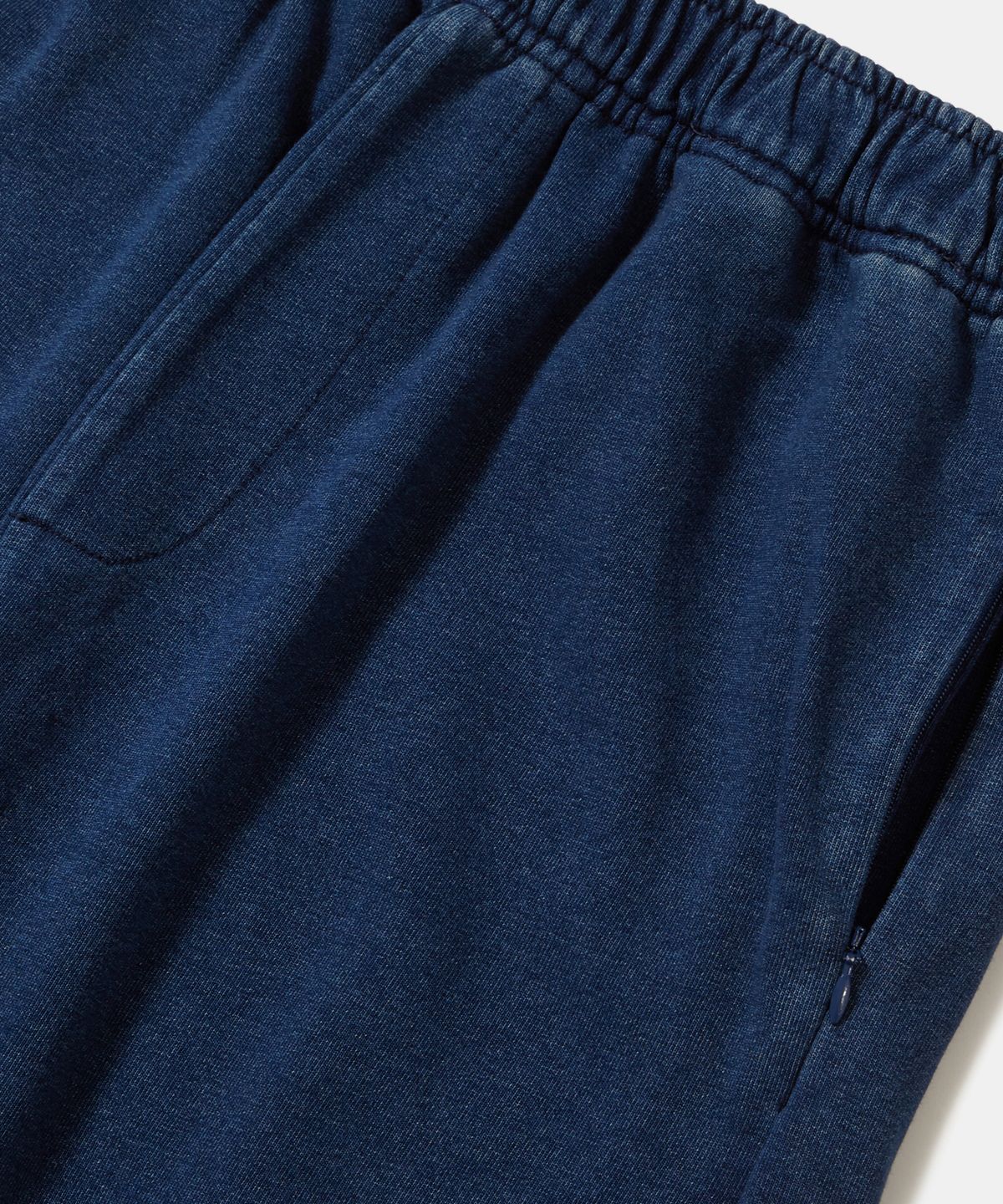컬럼비아 유니버시티(COLUMBIA UNIVERSITY) TINY SCRIPT LOOSE-FIT DENIM TERRY SWEATPANTS_MIDNIGHT JEAN