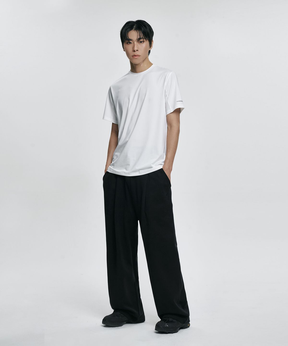 아테즈(ATEZ) 에센셜 원턱 와이드 스웨트 팬츠 [블랙]