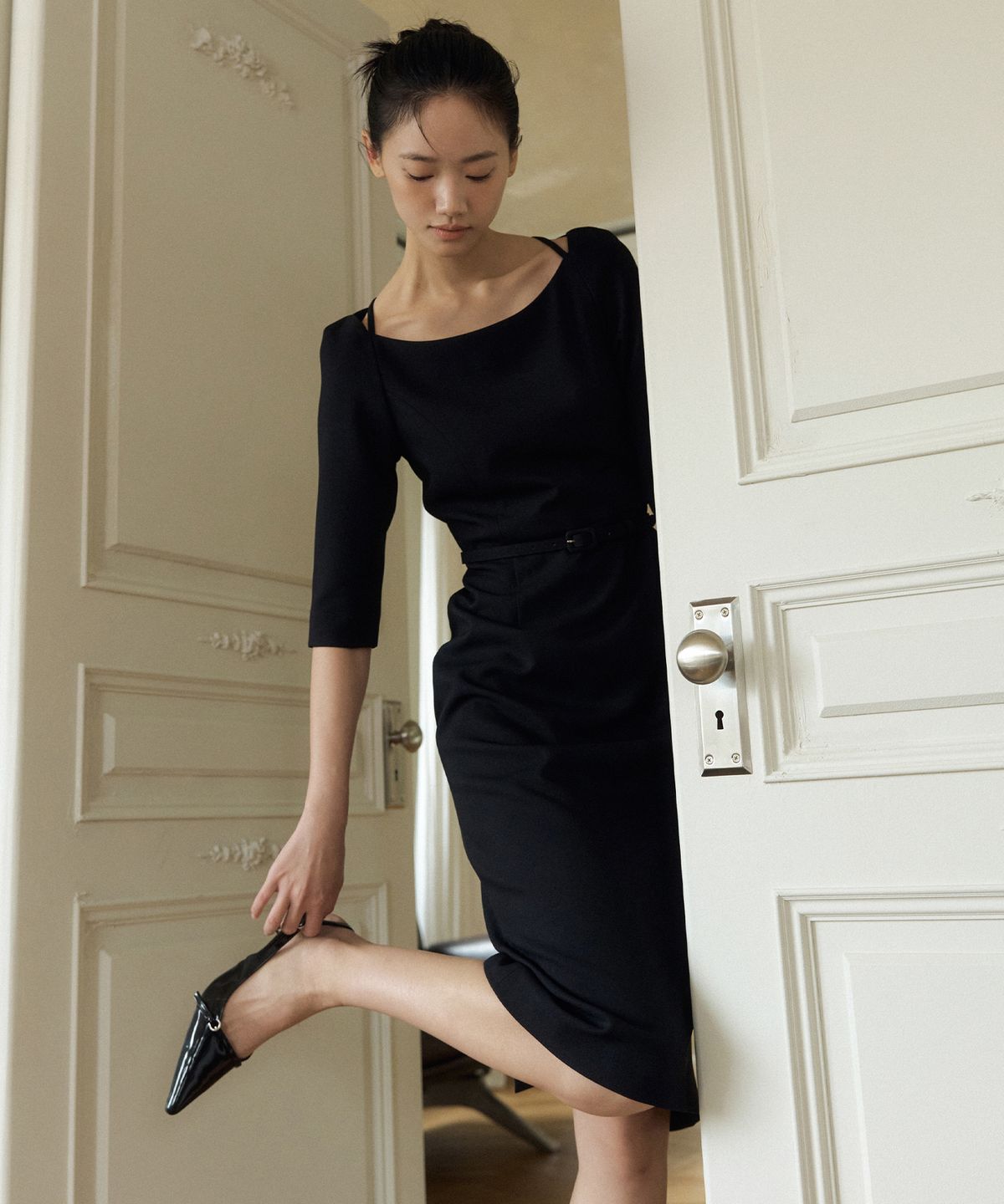 루시르주(LUCIR ZU) Thalia Belted Boatneck Dress (black)