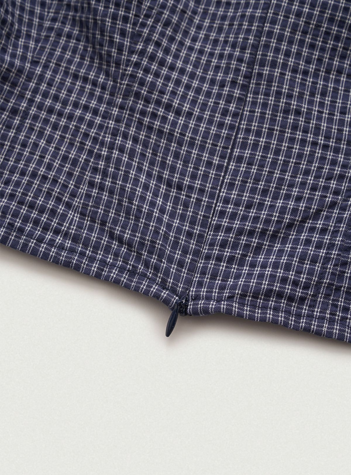 더바넷(THEBARNNET) Linea Cropped Blouse_Navy