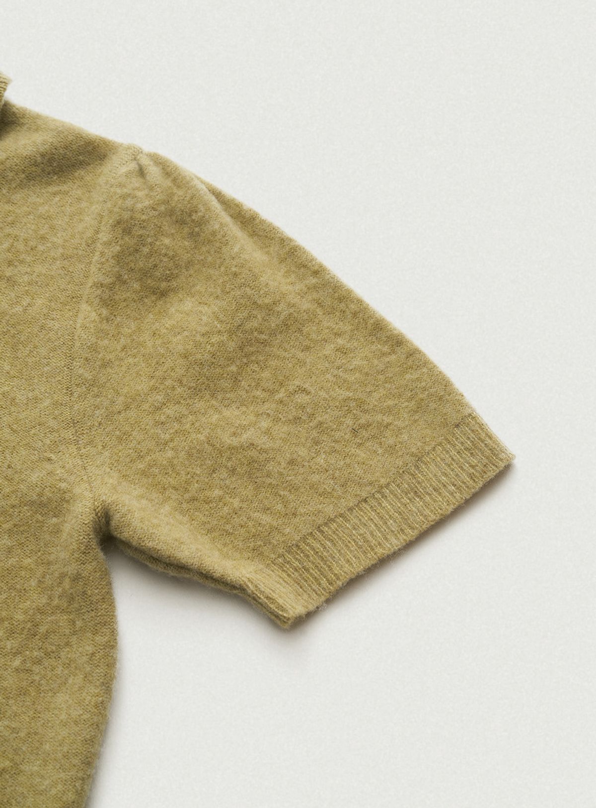더바넷(THEBARNNET) Fluffy Half Collar Knit_Olive