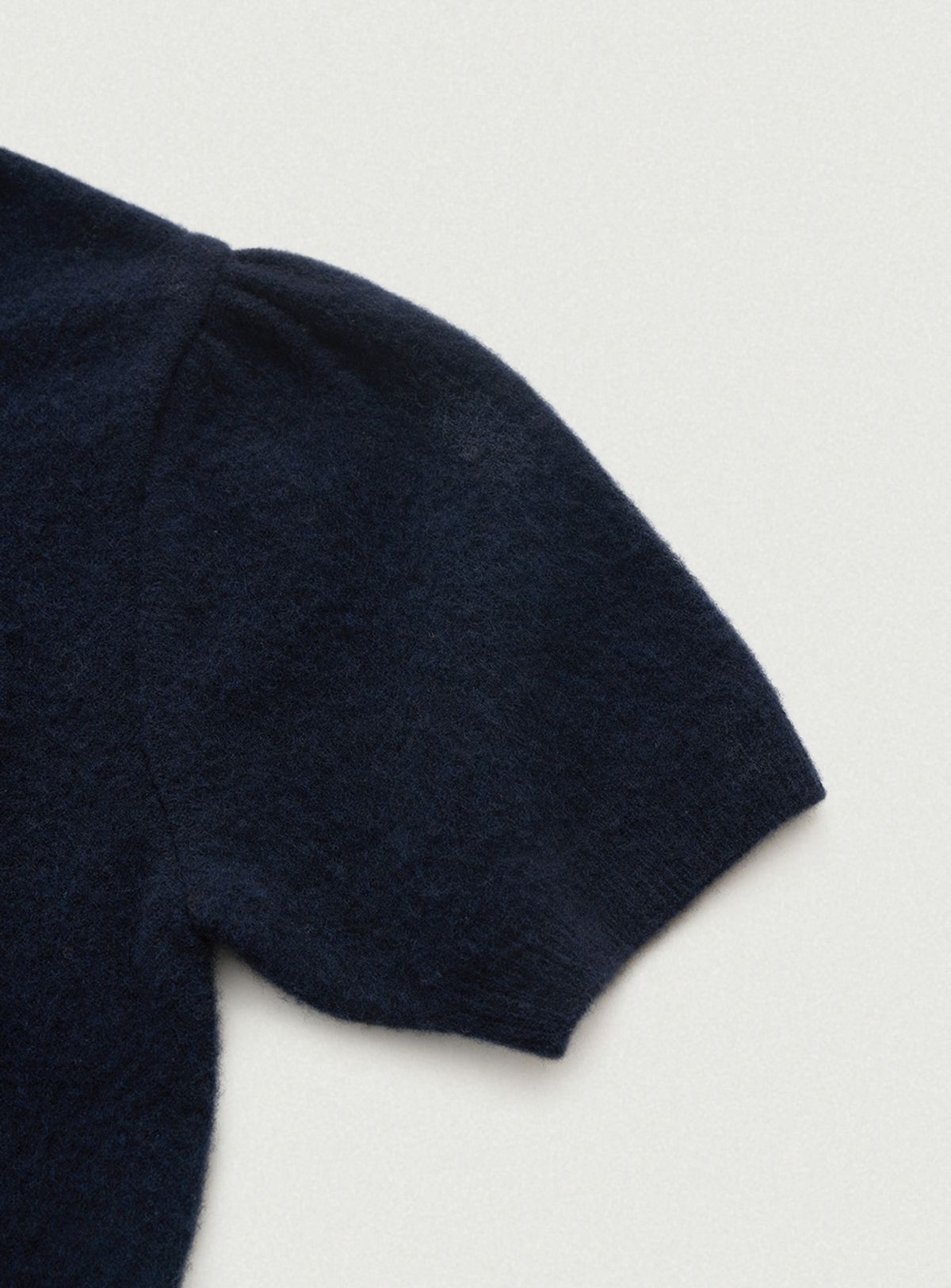 더바넷(THEBARNNET) Fluffy Half Collar Knit_Navy