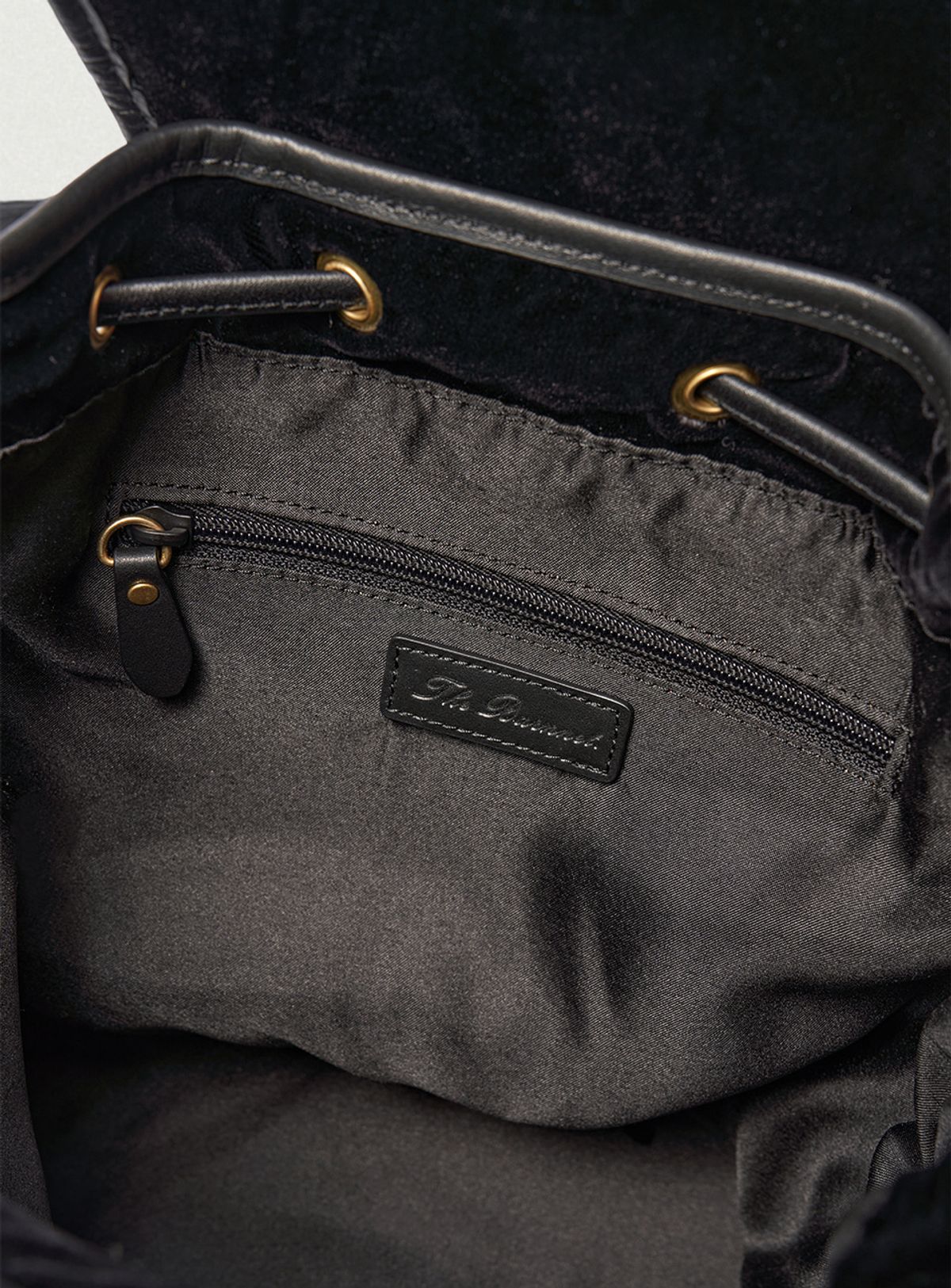 더바넷(THEBARNNET) Little Black Velvet Backpack