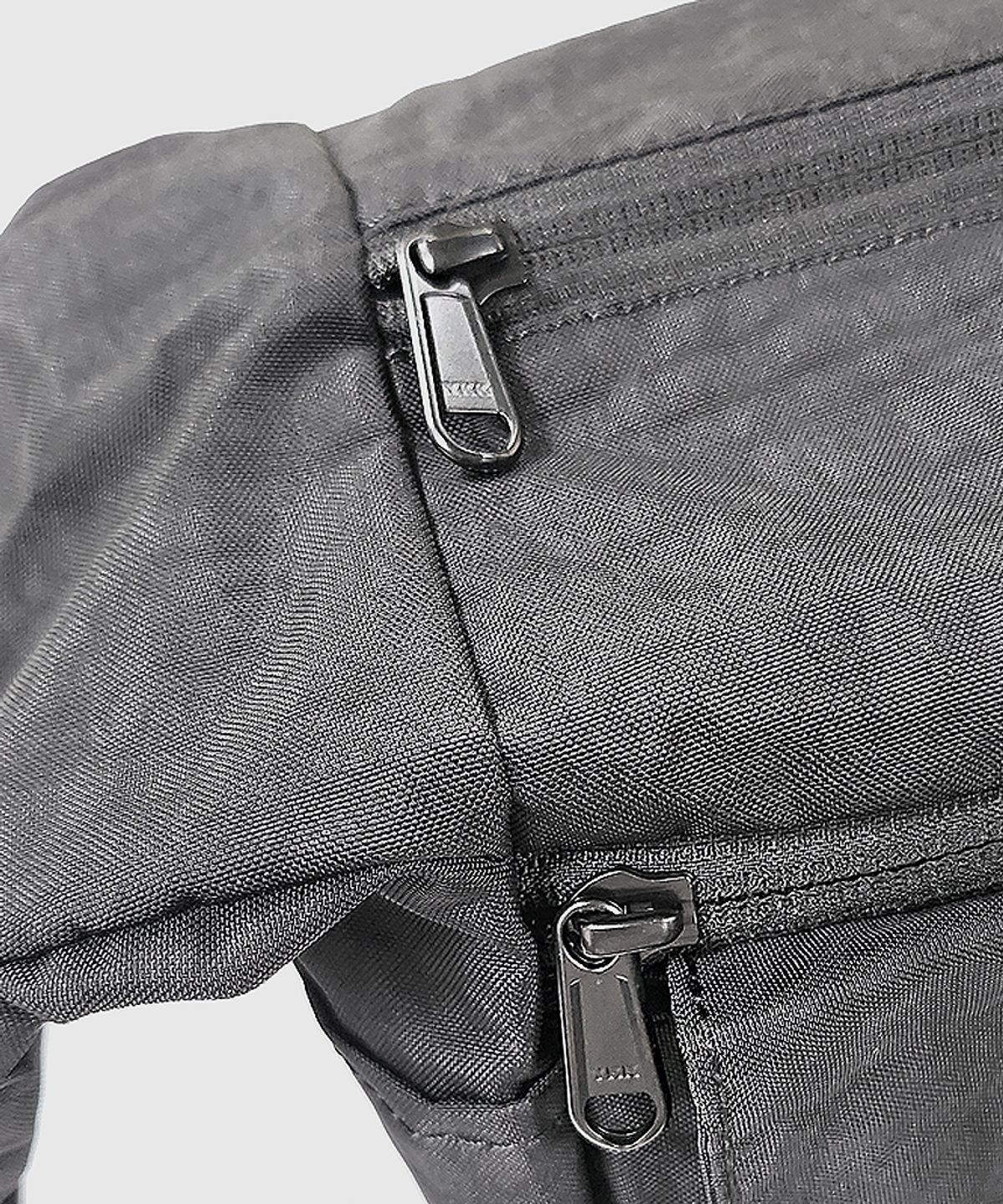몬스터리퍼블릭(MONSTER REPUBLIC) COME IN MESSENGER BAG / BLACK