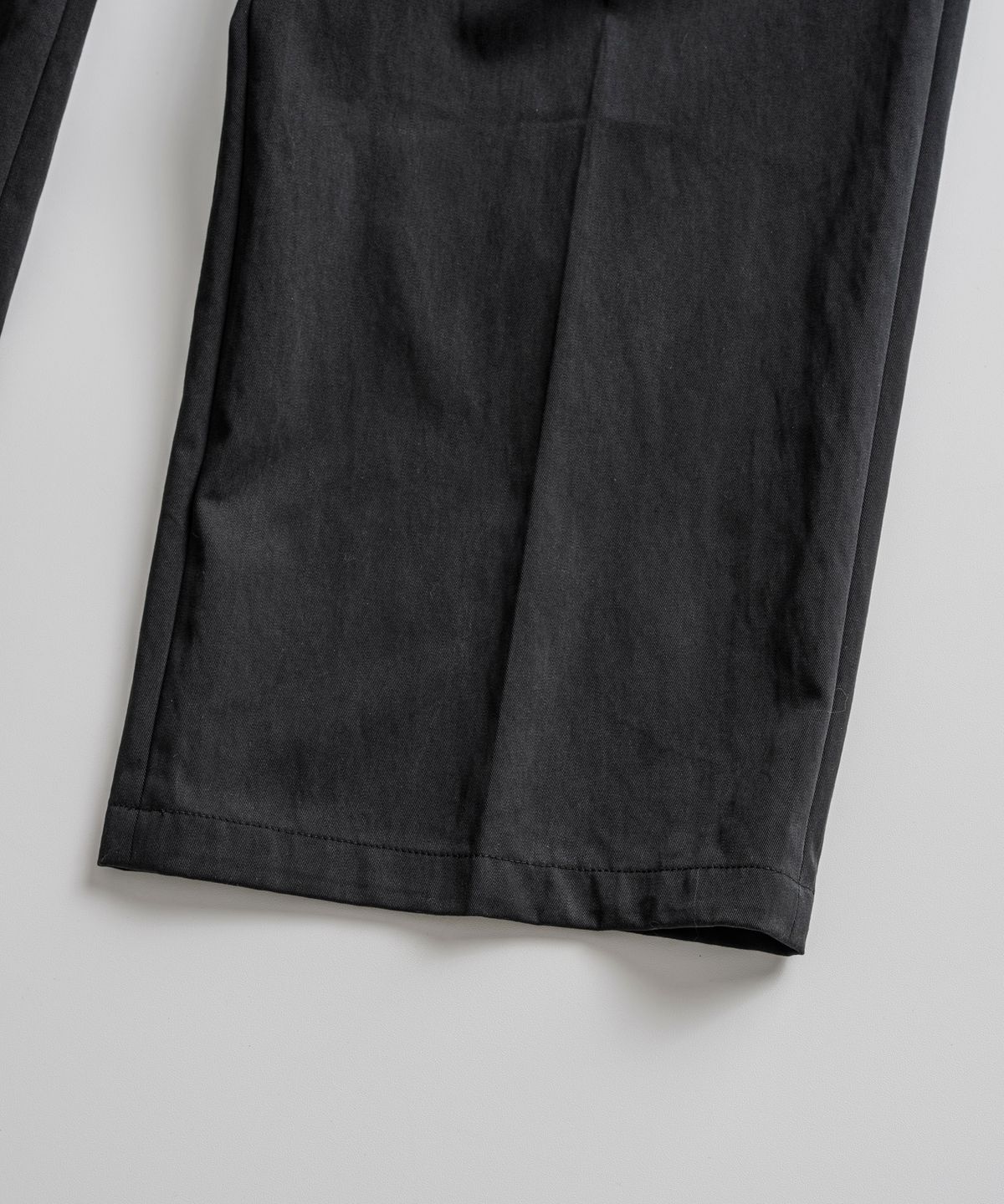 비헤비어(BEHEAVYER) C/N DOUBLE PLEATS EASY TROUSER washed black