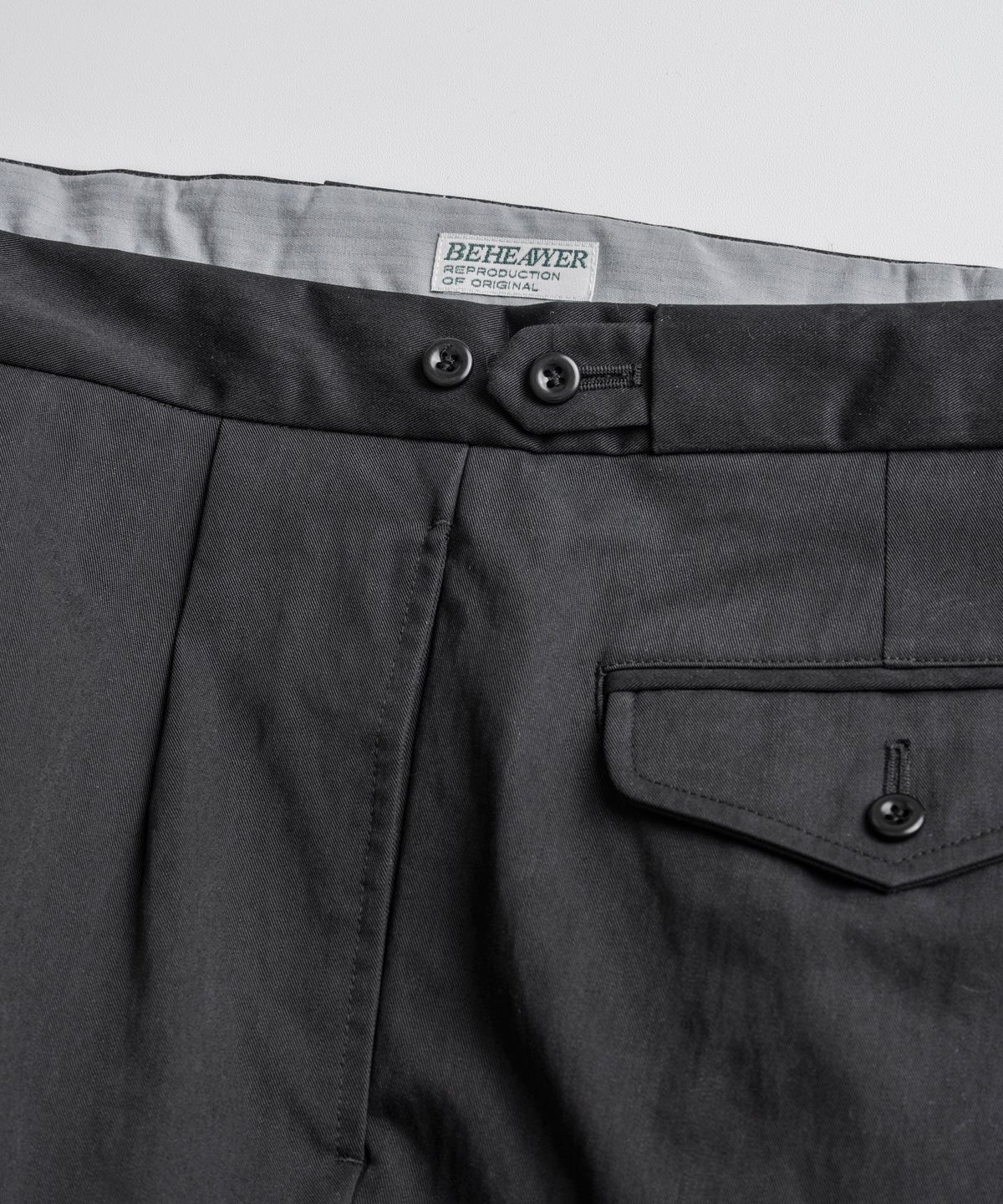 비헤비어(BEHEAVYER) C/N DOUBLE PLEATS EASY TROUSER washed black