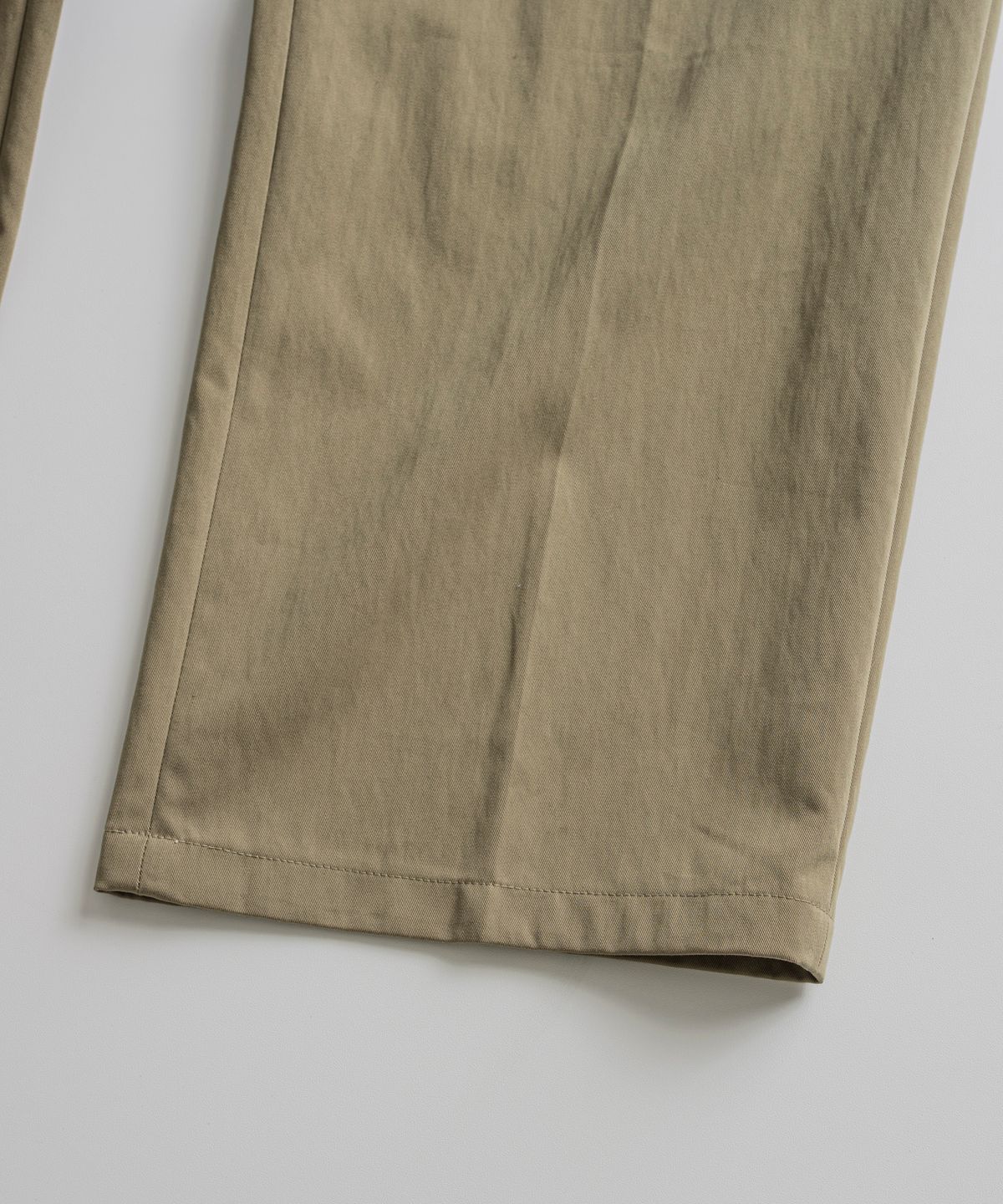 비헤비어(BEHEAVYER) C/N DOUBLE PLEATS EASY TROUSER washed tan