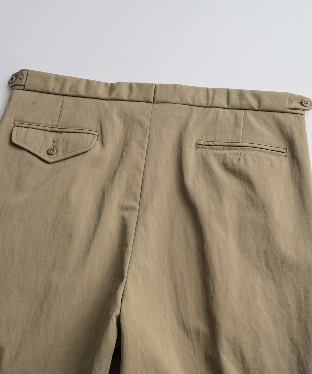 비헤비어(BEHEAVYER) C/N DOUBLE PLEATS EASY TROUSER washed tan