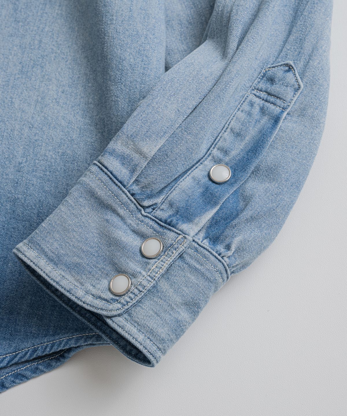 비헤비어(BEHEAVYER) DENIM WESTERN SHIRTS bleached