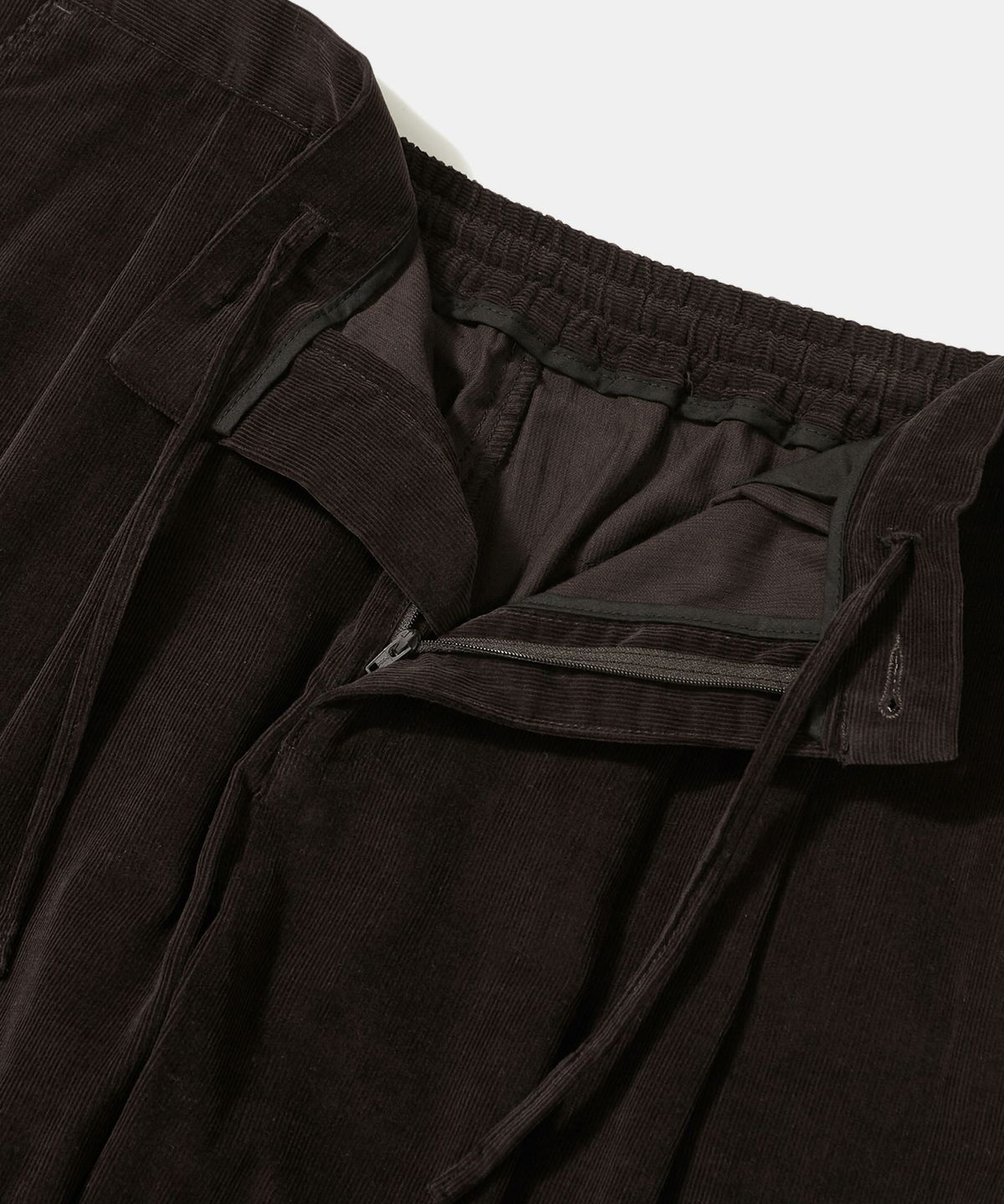 컬럼비아 유니버시티(COLUMBIA UNIVERSITY) TRAJAN LABEL PINTUCK WIDE-FIT CORDUROY PANTS_BROWN