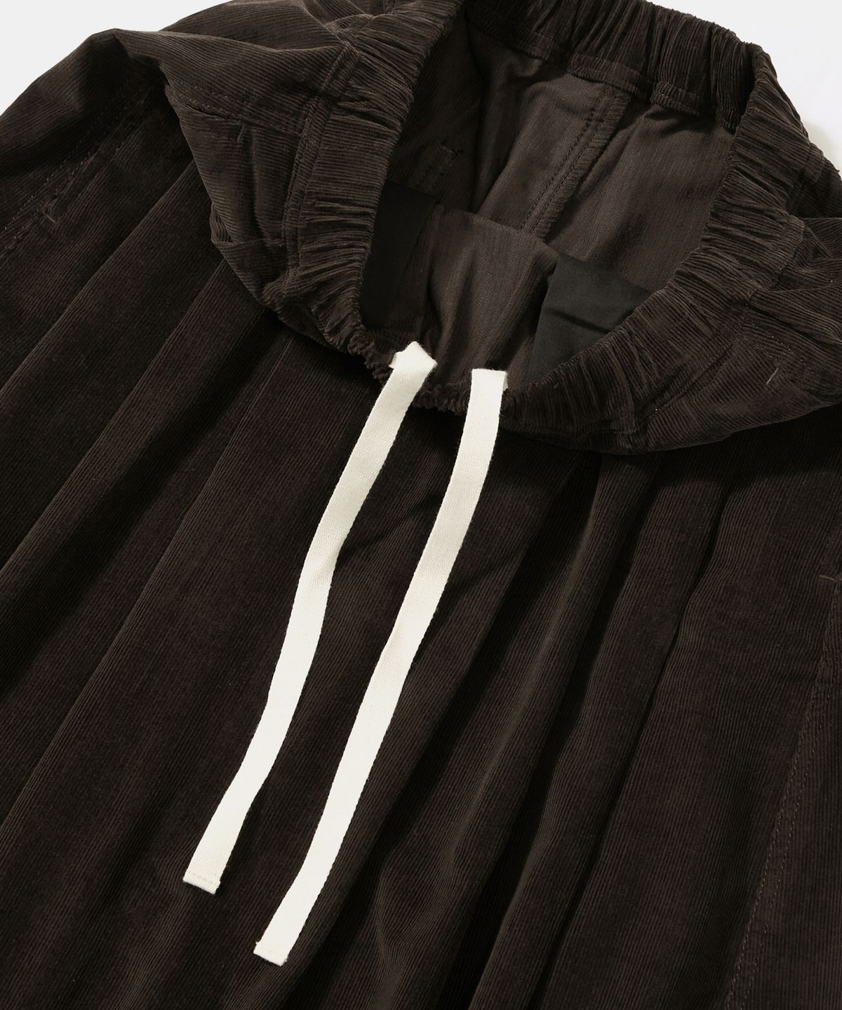 컬럼비아 유니버시티(COLUMBIA UNIVERSITY) TRAJAN LABEL ALL-ROUND CORDUROY PLEATS LONG SKIRTS_BROWN
