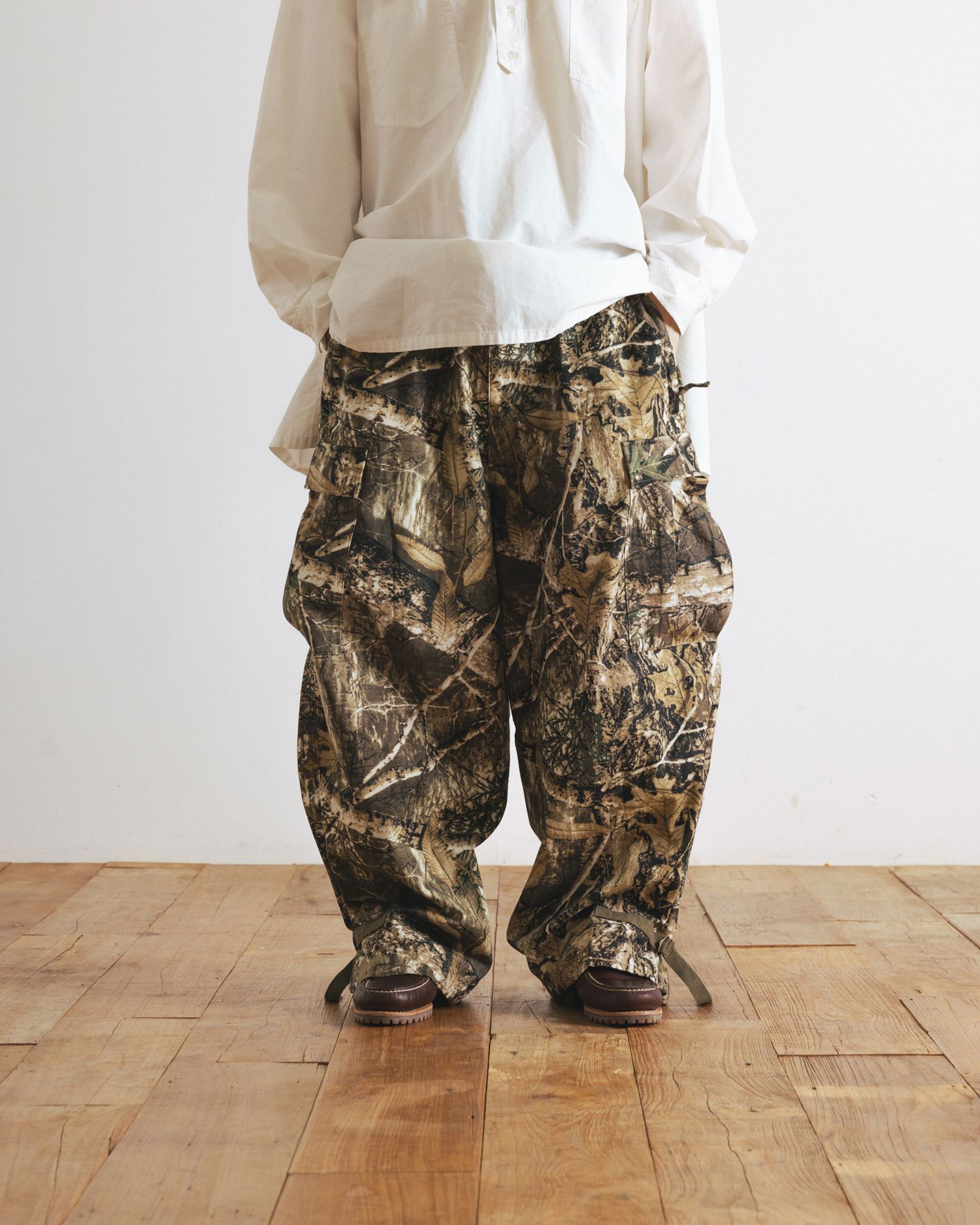 앵글런(ANGLAN) Tab Strap Cargo Wide Pants - Leaf Camo - 사이즈