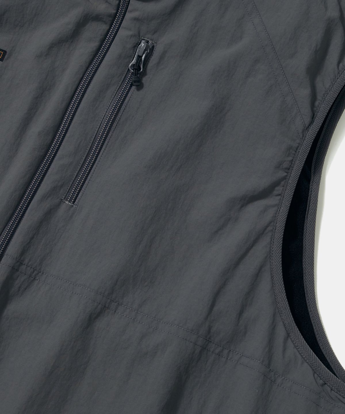 컬럼비아 유니버시티(COLUMBIA UNIVERSITY) TRAJAN LABEL REVERSIBLE NYLON/PP VEST_CHARCOAL
