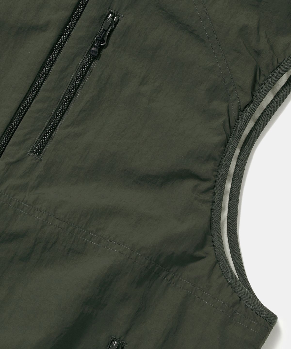 컬럼비아 유니버시티(COLUMBIA UNIVERSITY) TRAJAN LABEL REVERSIBLE NYLON/PP VEST_KHAKI