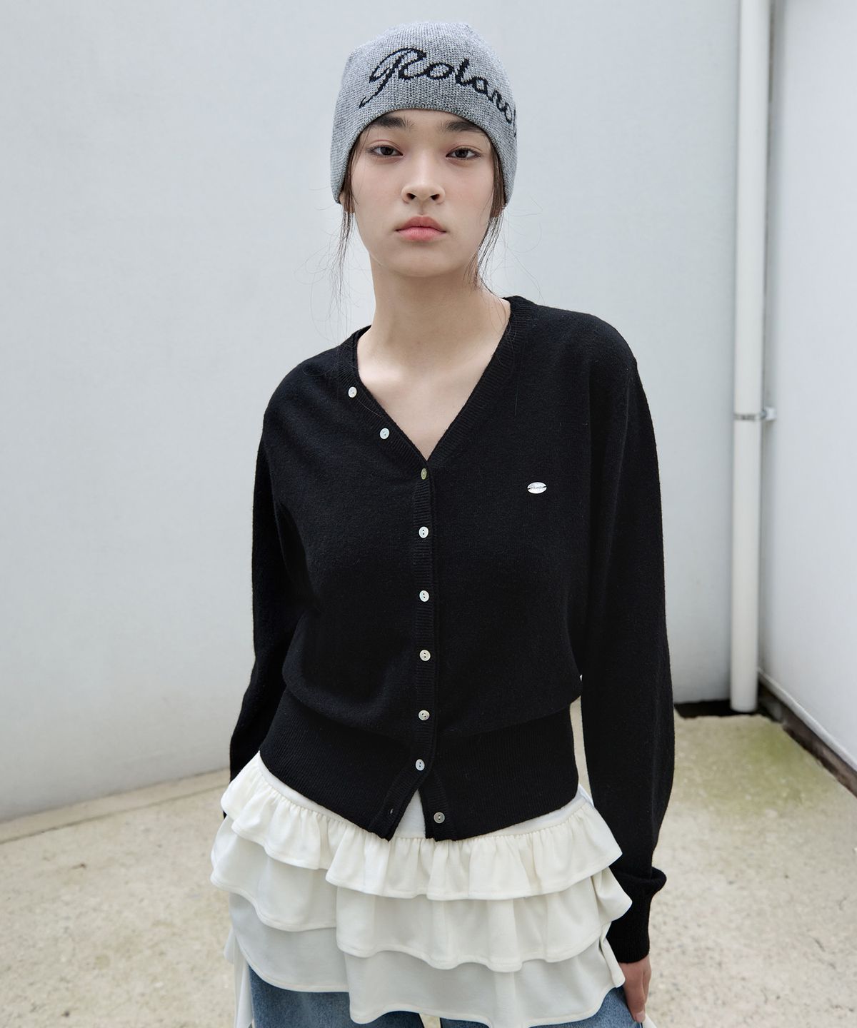 로라로라(ROLAROLA) WOOL BLENDED V NECK CARDIGAN BLACK