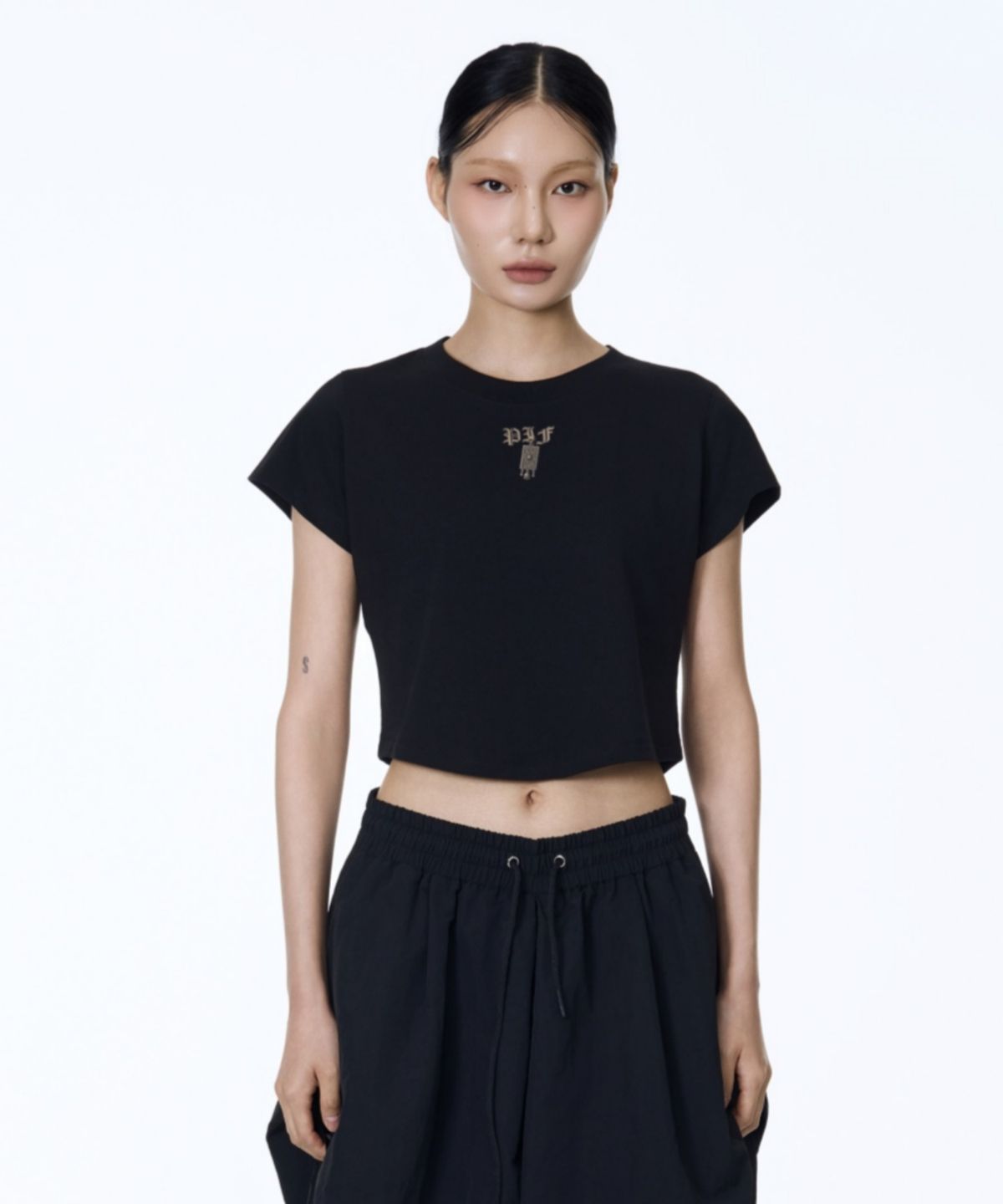 칠 하나 투 구육(71TO96) Mini Keyring Crop T-Shirt (Black)