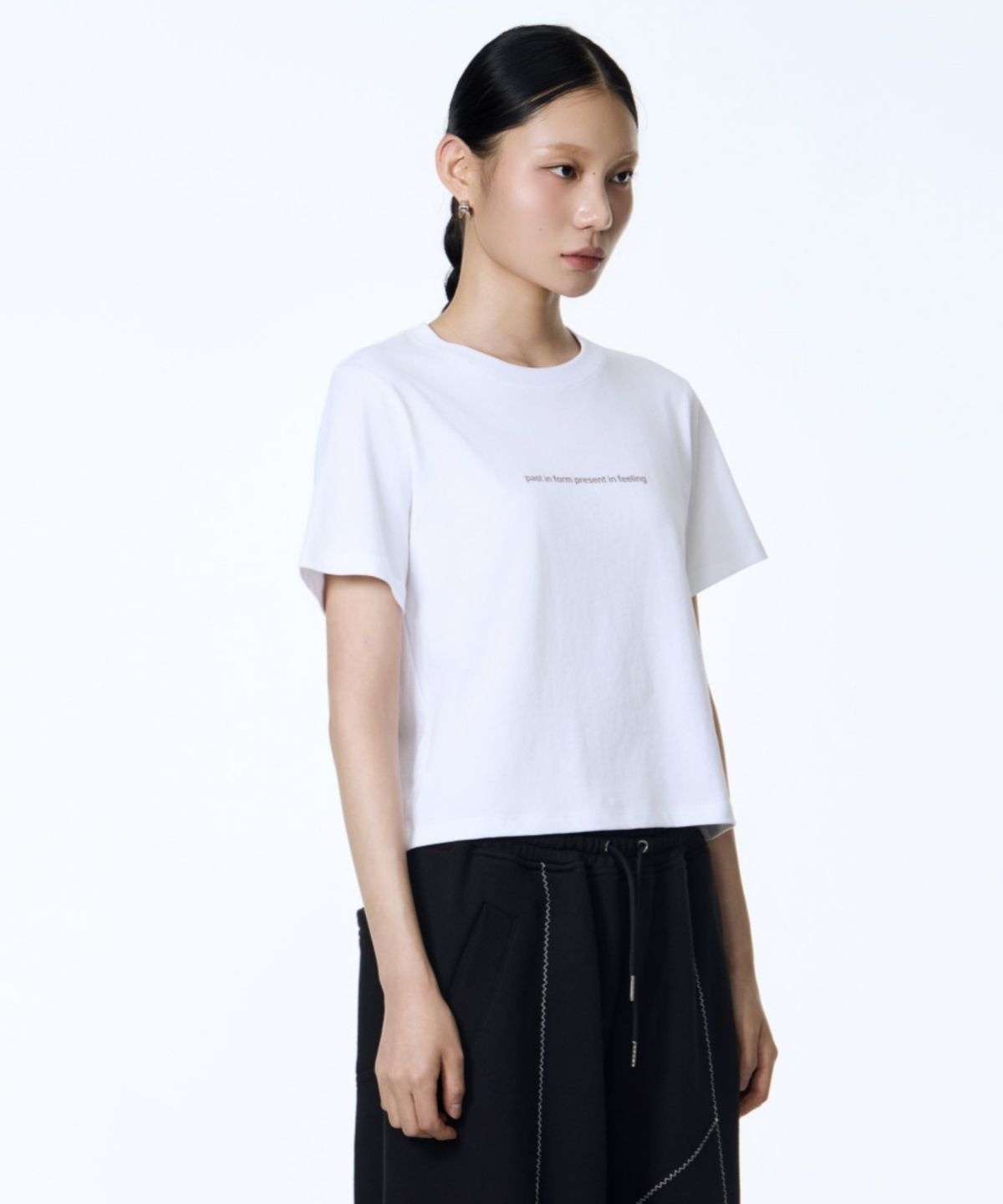 칠 하나 투 구육(71TO96) Lettering Crop T-shirt (White)
