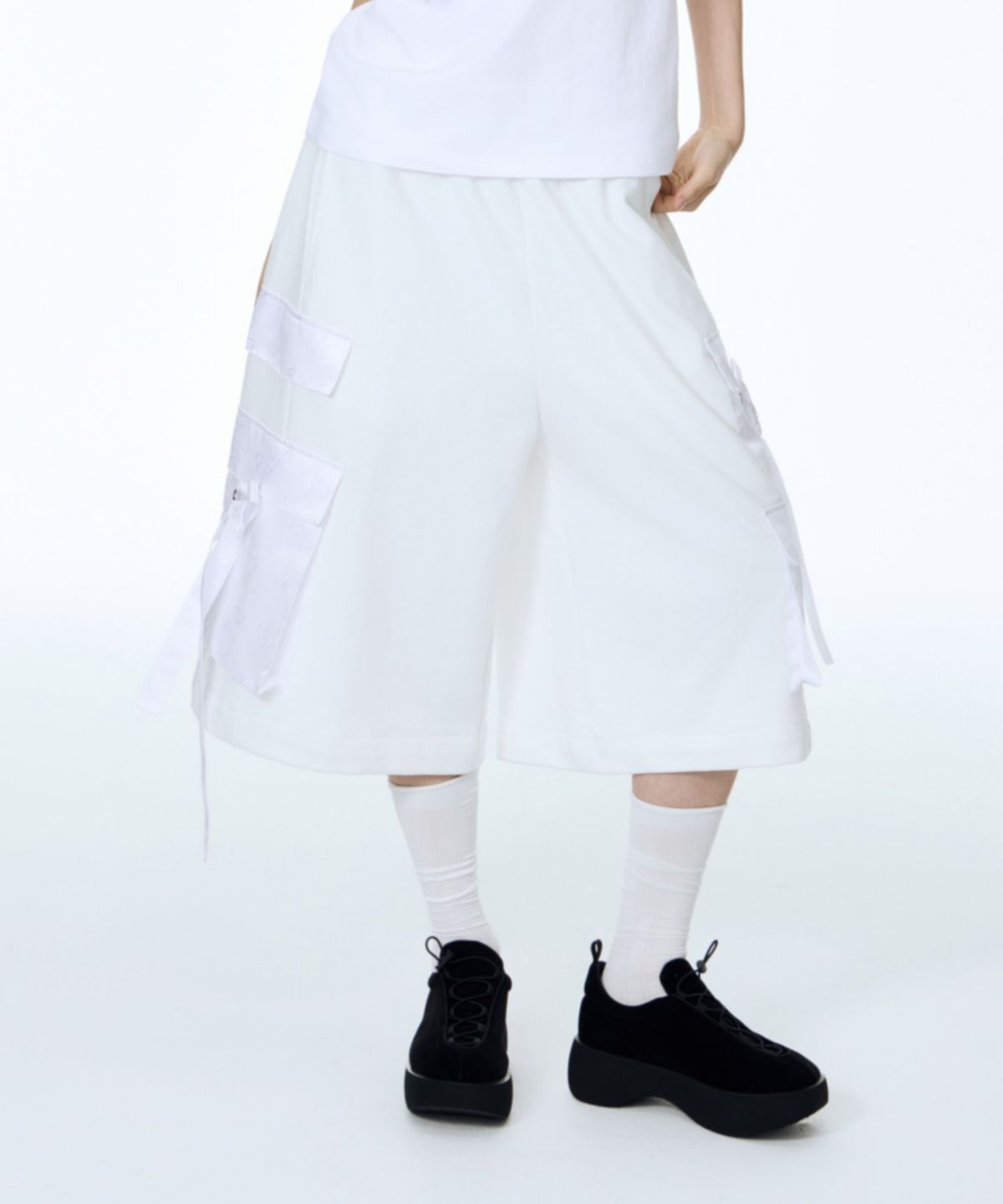 칠 하나 투 구육(71TO96) Hanbok Fabric Cargo Bermuda Pants (White)