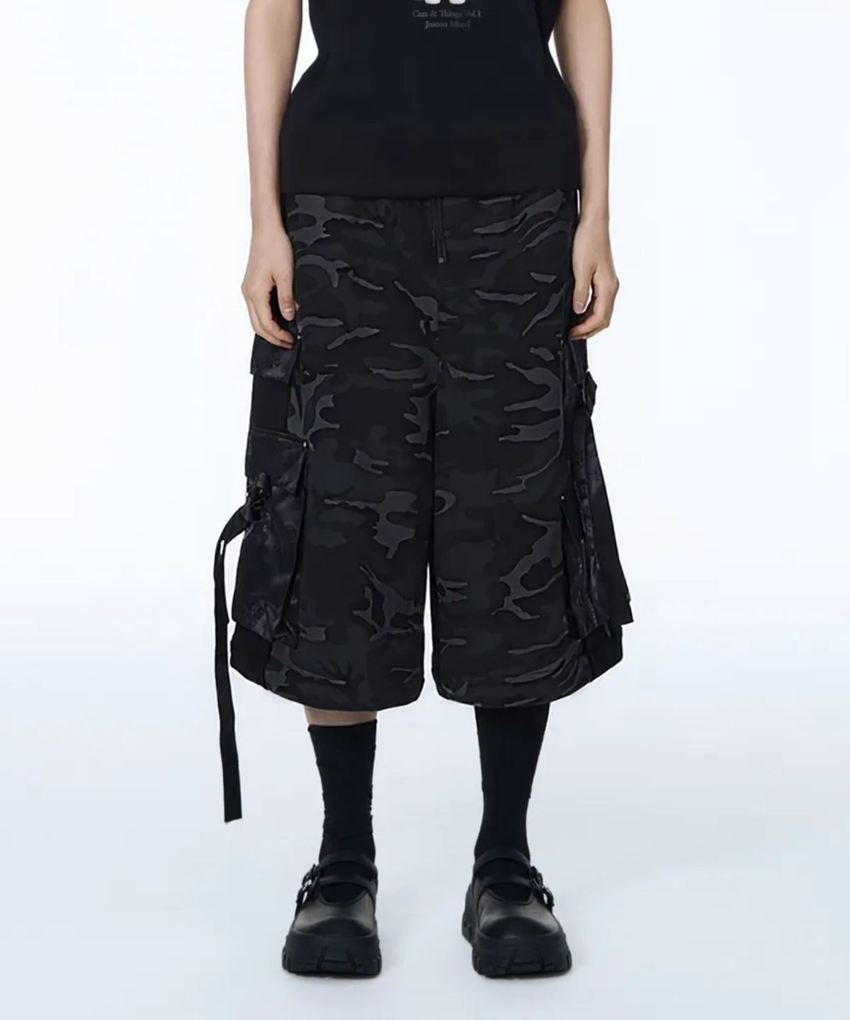 칠 하나 투 구육(71TO96) Hanbok Fabric Cargo Bermuda Pants (Charcoal Camo)