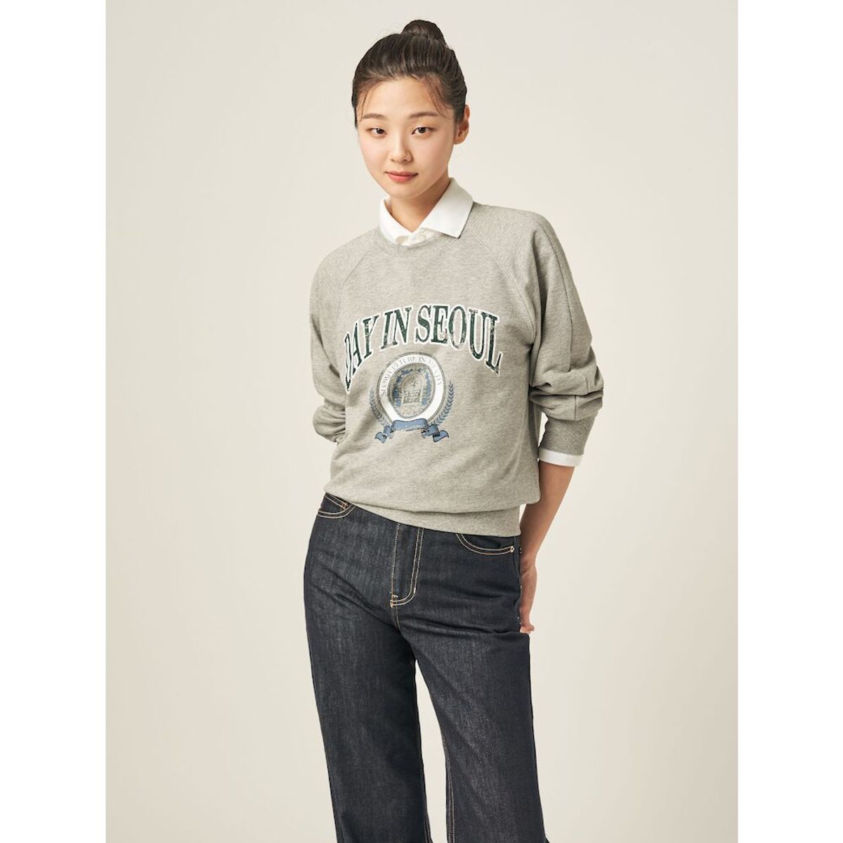 빈폴 레이디스(BEANPOLE LADIES) 면 혼방 빈티지 그래픽 스웨트 셔츠  그레이 (BF5841C023)