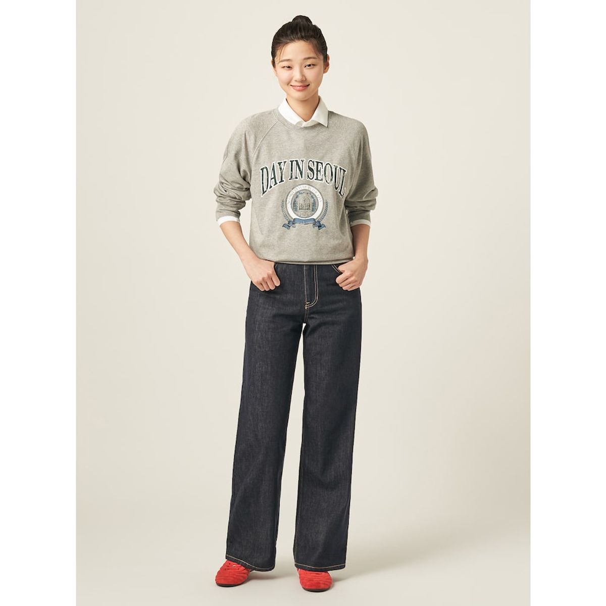 빈폴 레이디스(BEANPOLE LADIES) 면 혼방 빈티지 그래픽 스웨트 셔츠  그레이 (BF5841C023)