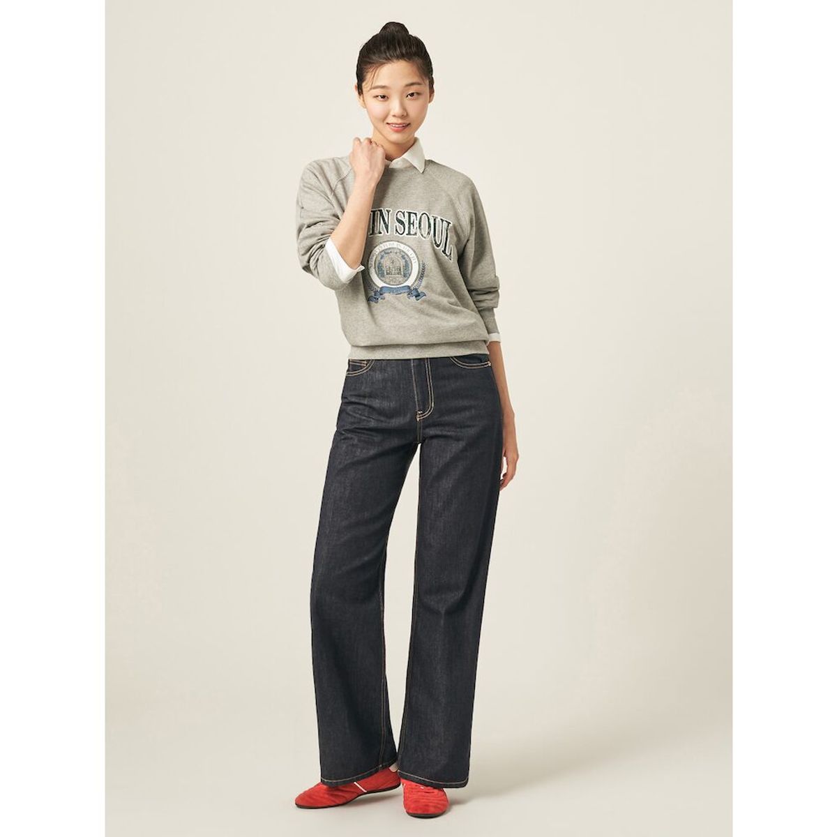 빈폴 레이디스(BEANPOLE LADIES) 면 혼방 빈티지 그래픽 스웨트 셔츠  그레이 (BF5841C023)