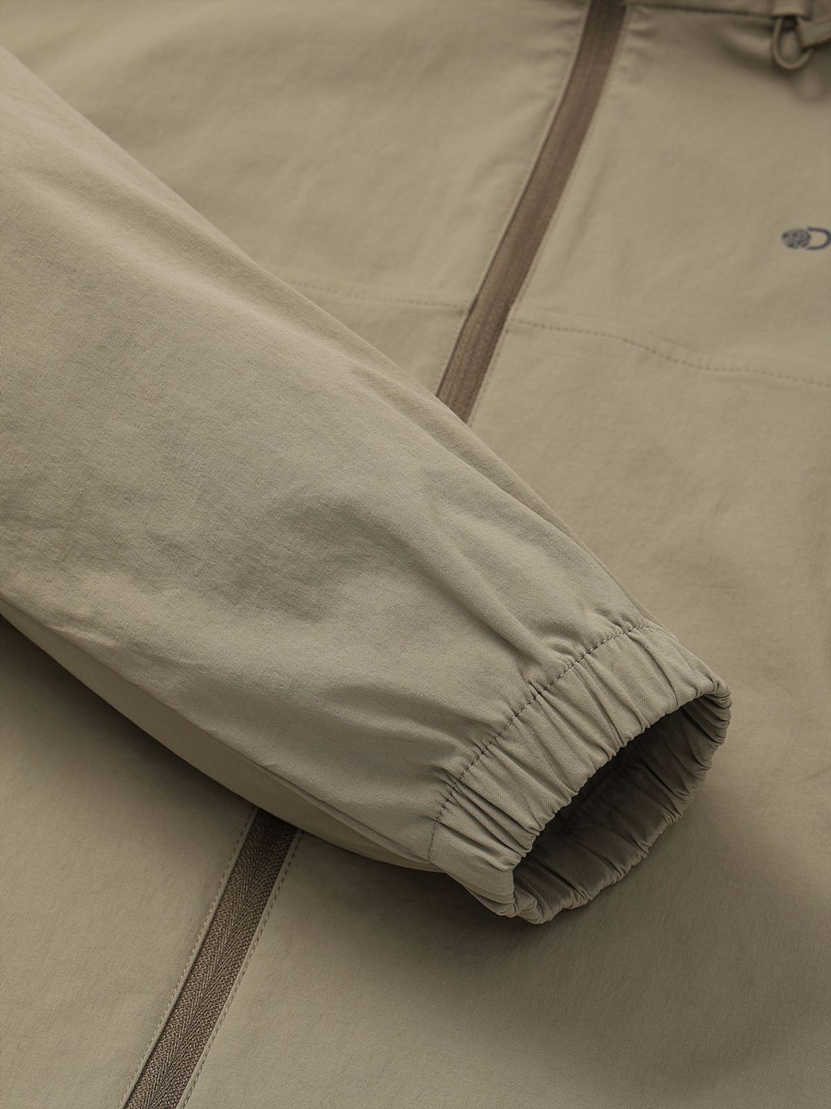 디스커버리 익스페디션(DISCOVERY EXPEDITION) 여성 내추럴 우븐 트레이닝 자켓 (BEIGE)