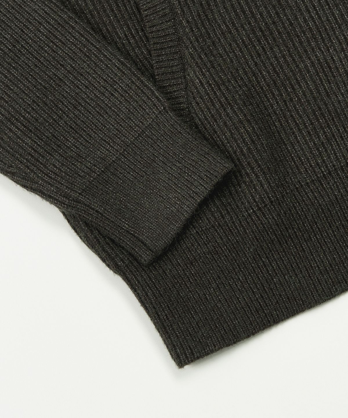 엑스컨테이너(EXCONTAINER) 미니멀 하이넥 니트 집업 (KHAKI GREEN)