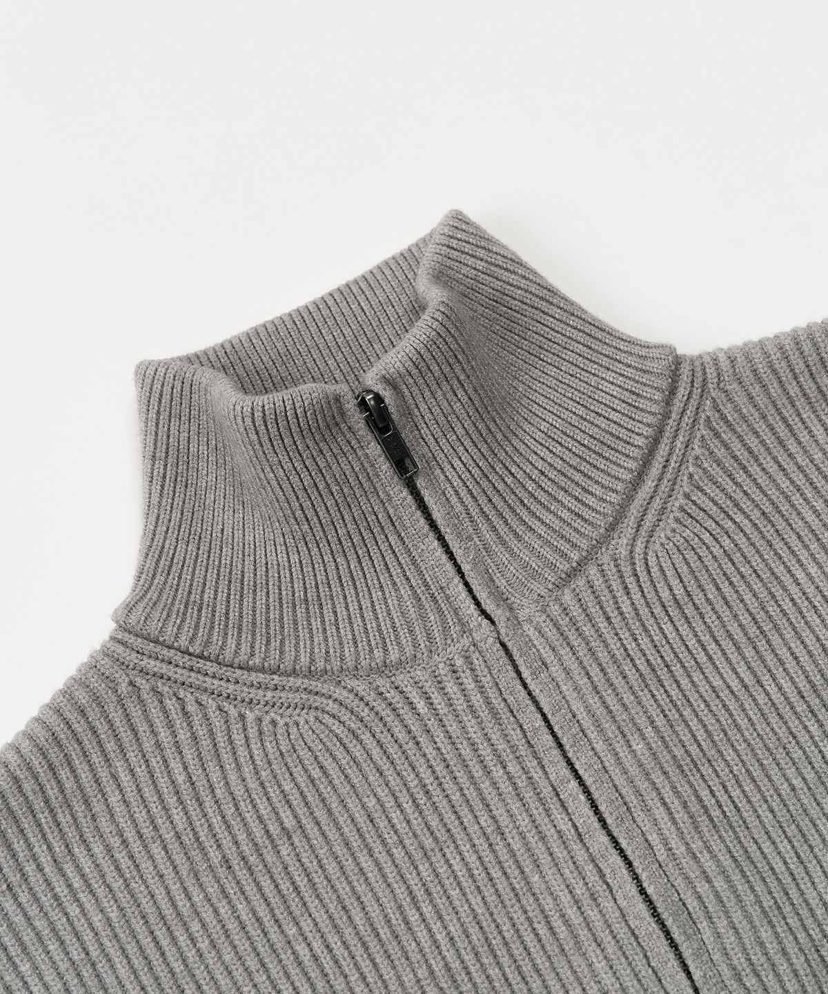 엑스컨테이너(EXCONTAINER) 미니멀 하이넥 니트 집업 (GREY)