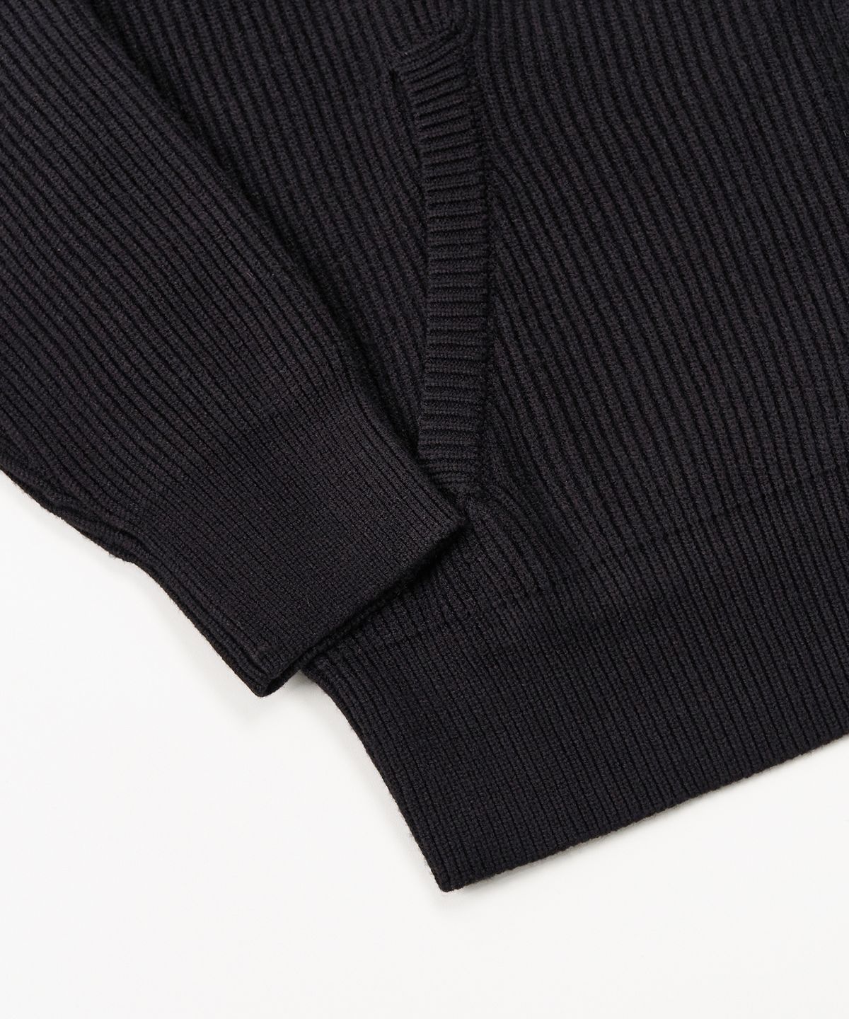 엑스컨테이너(EXCONTAINER) 미니멀 하이넥 니트 집업 (BLACK)