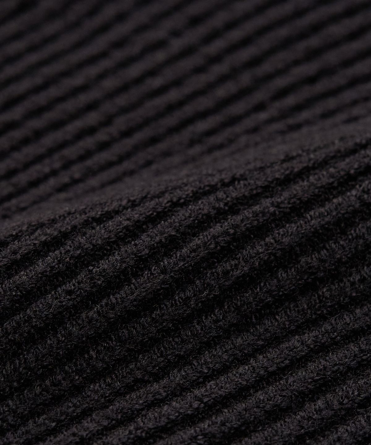 엑스컨테이너(EXCONTAINER) 미니멀 하이넥 니트 집업 (BLACK)