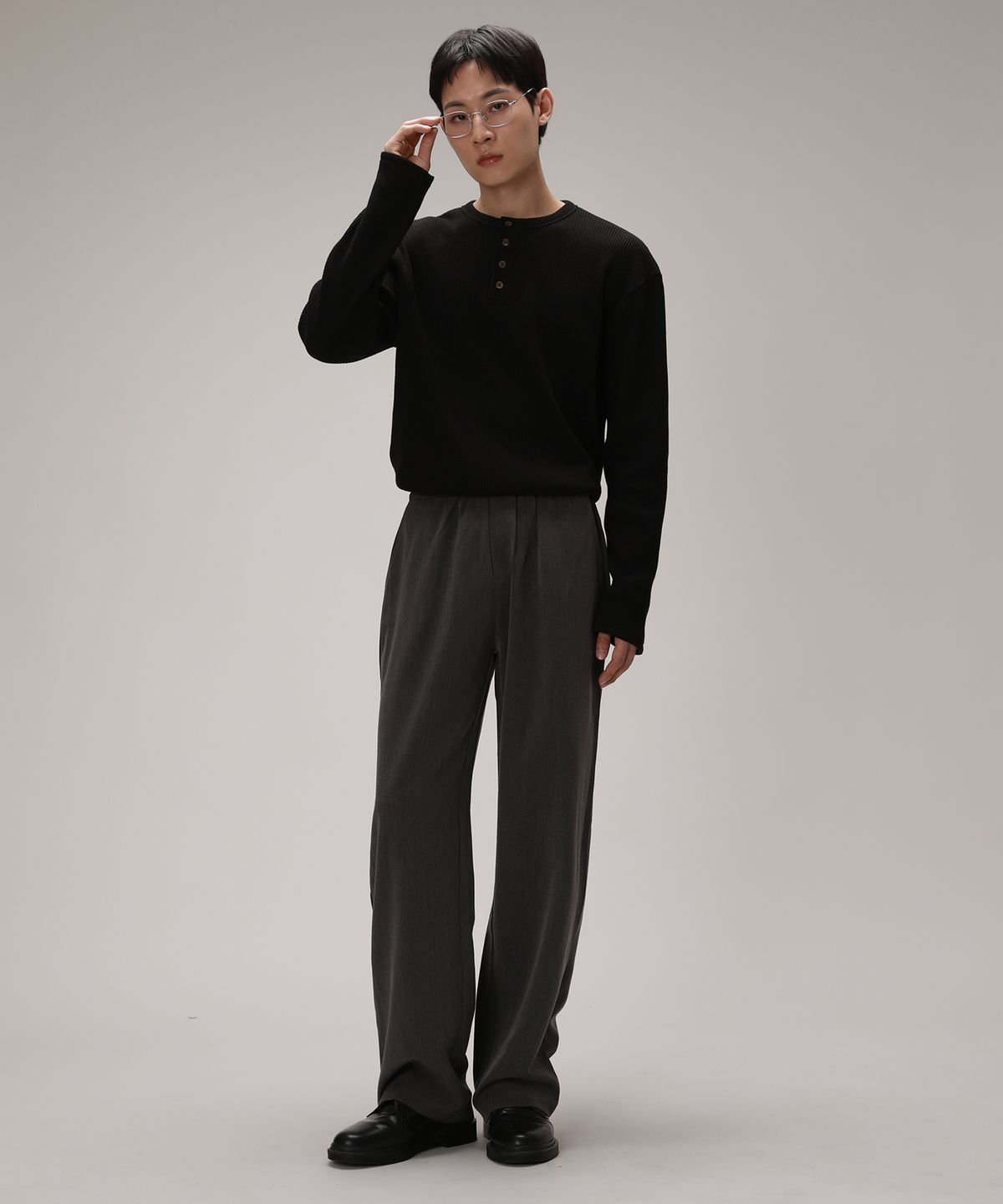디벨로브(DEVELOVE) 올데이 세미 와이드 밴딩 슬랙스