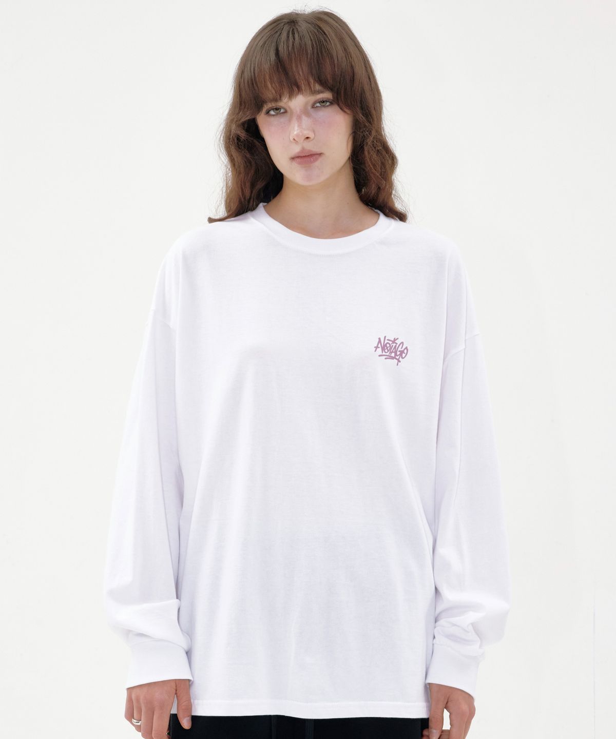 노이아고(NOIAGO) NOI1706 레터링 로고 롱슬리브 (아이보리)