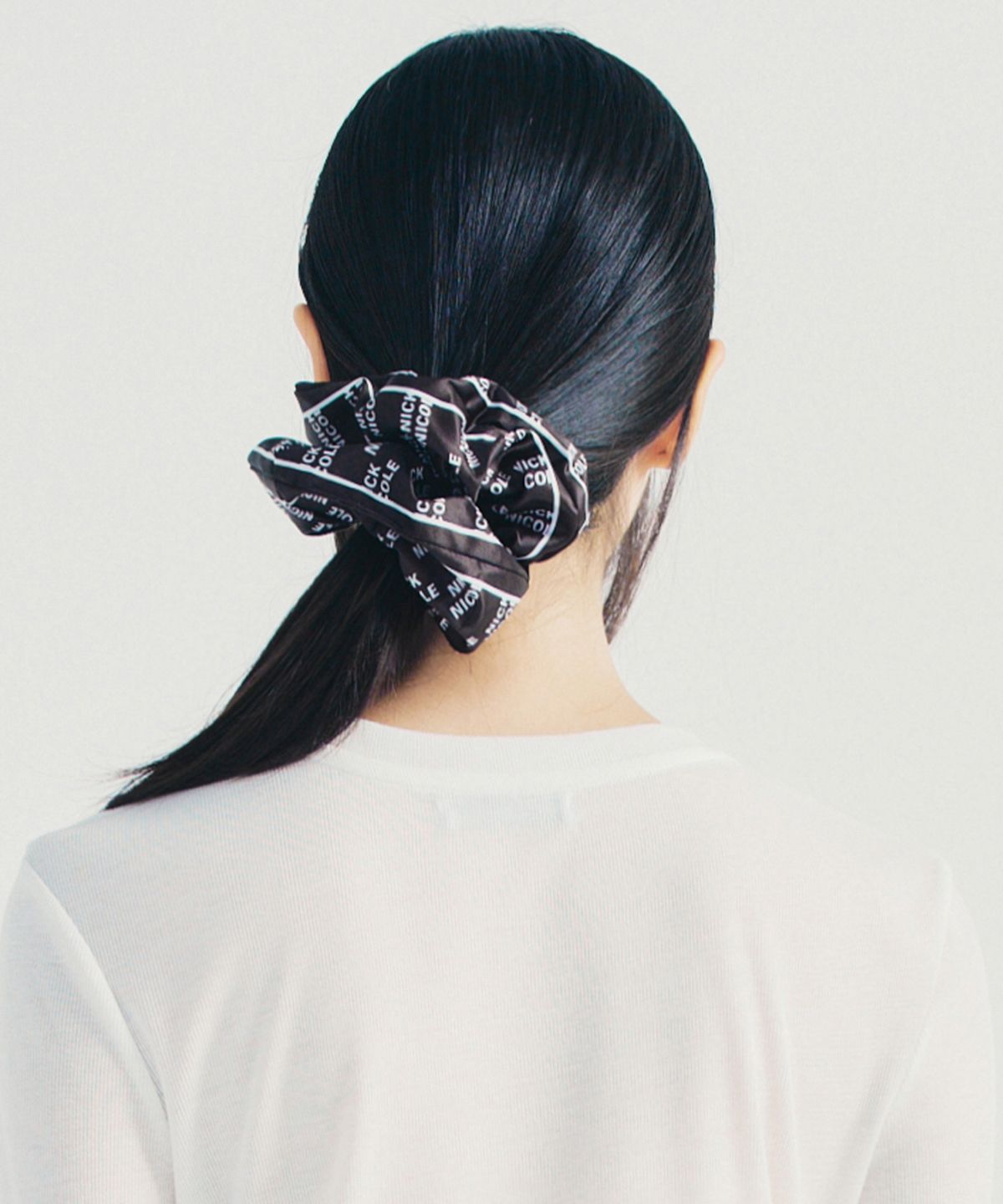 닉앤니콜(NICK&NICOLE) NICOLE LOGO SATIN HAIR SCRUNCHIE_2 COLOR