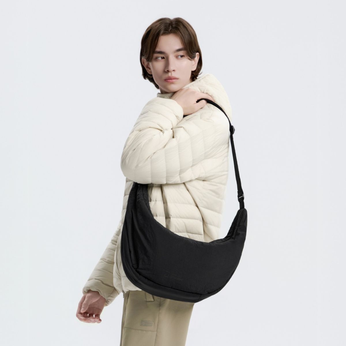 내셔널지오그래픽(NATIONALGEOGRAPHIC) N253ACR560 패디드 슬링 크로스백L BLACK