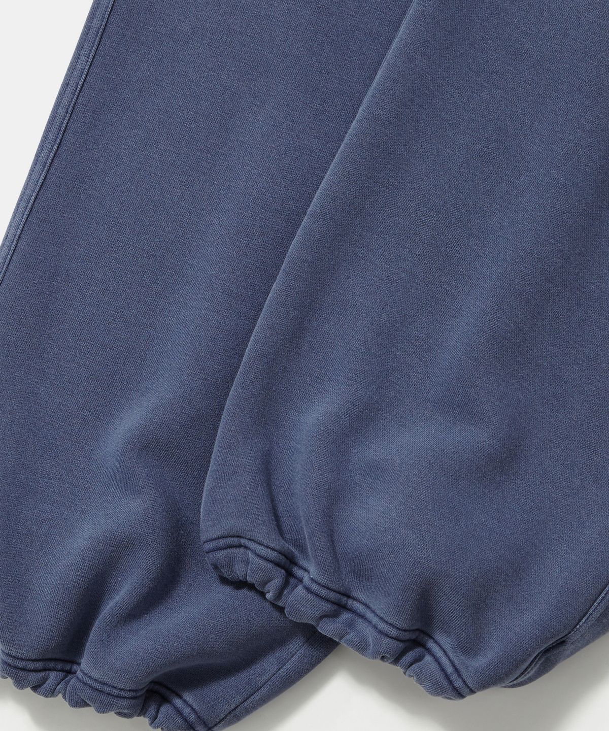 컬럼비아 유니버시티(COLUMBIA UNIVERSITY) NY STREET TAIL LOOSE-FIT DYEING FLEECE SWEATPANTS_NAVY