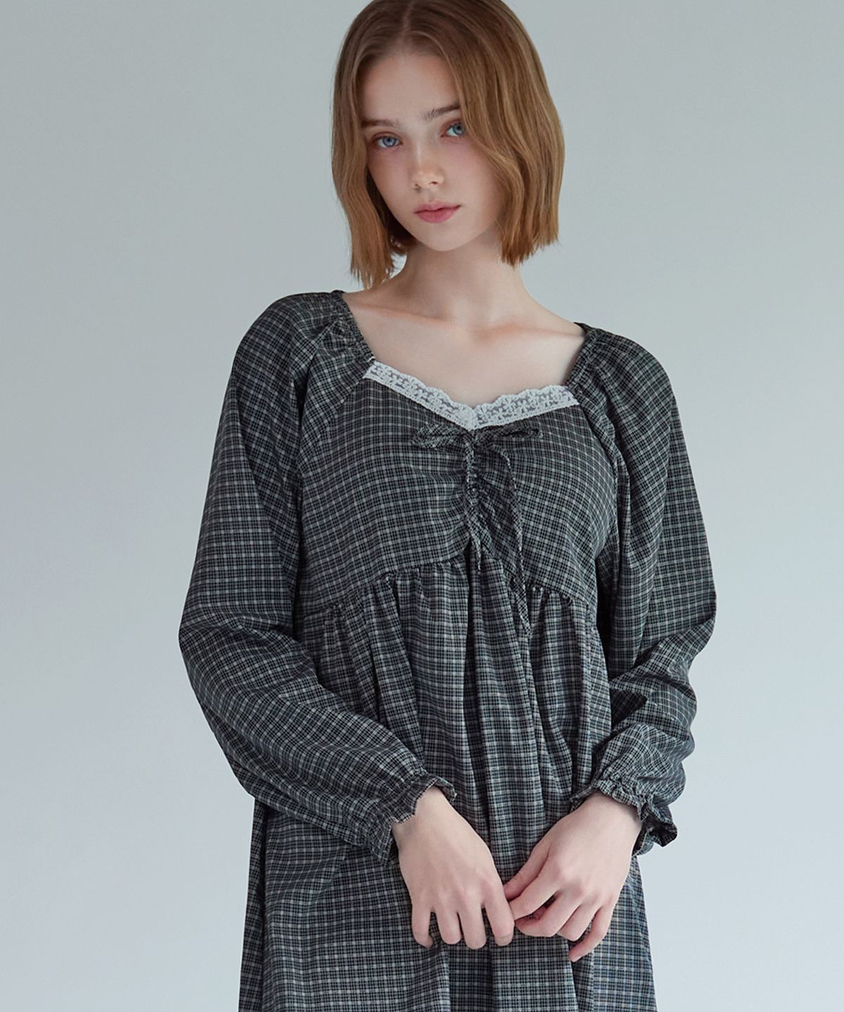 도씨(DOSSY) 실크핏 더스트 긴팔 잠옷 원피스