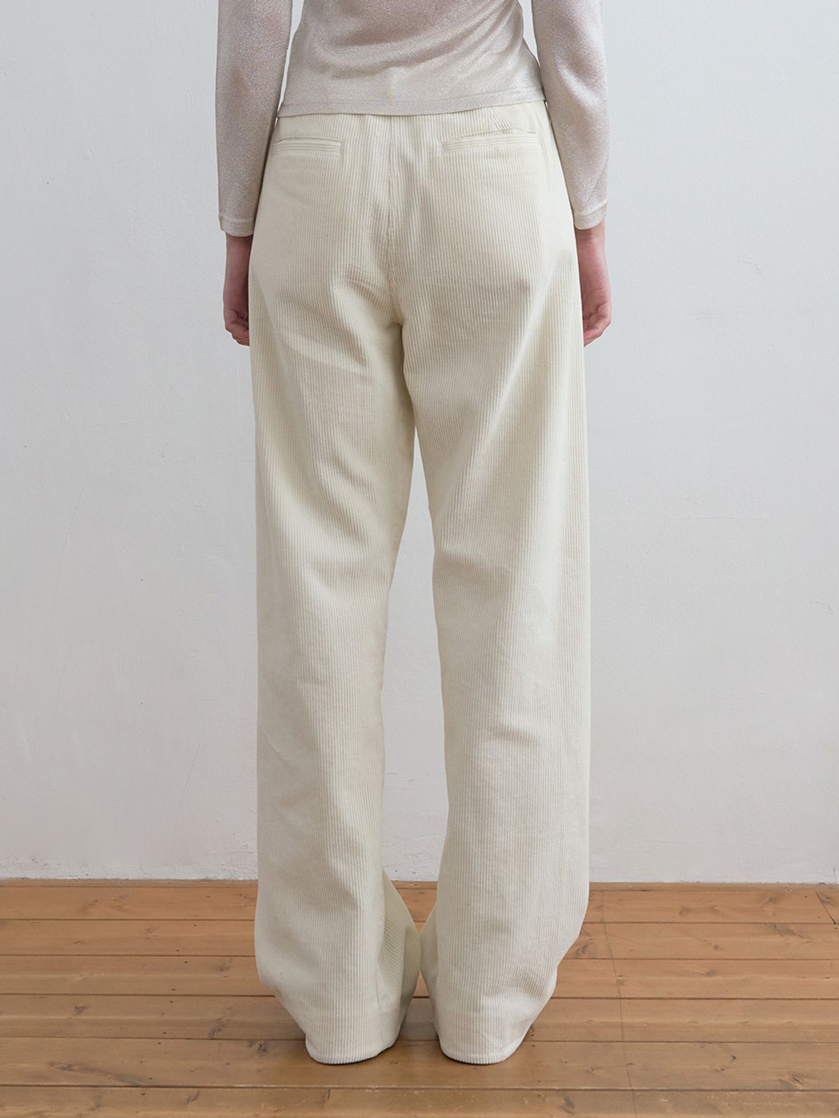 기준(KIJUN) Curved Seam Corduroy Pants Ivory