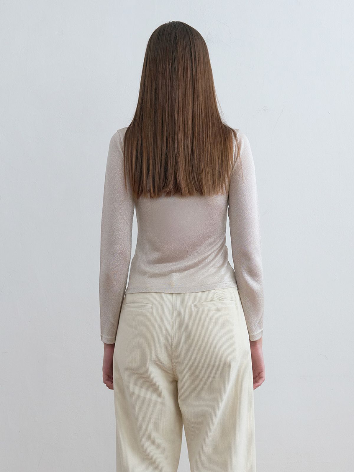 기준(KIJUN) Two-Way Neck Glitter Top Champagne