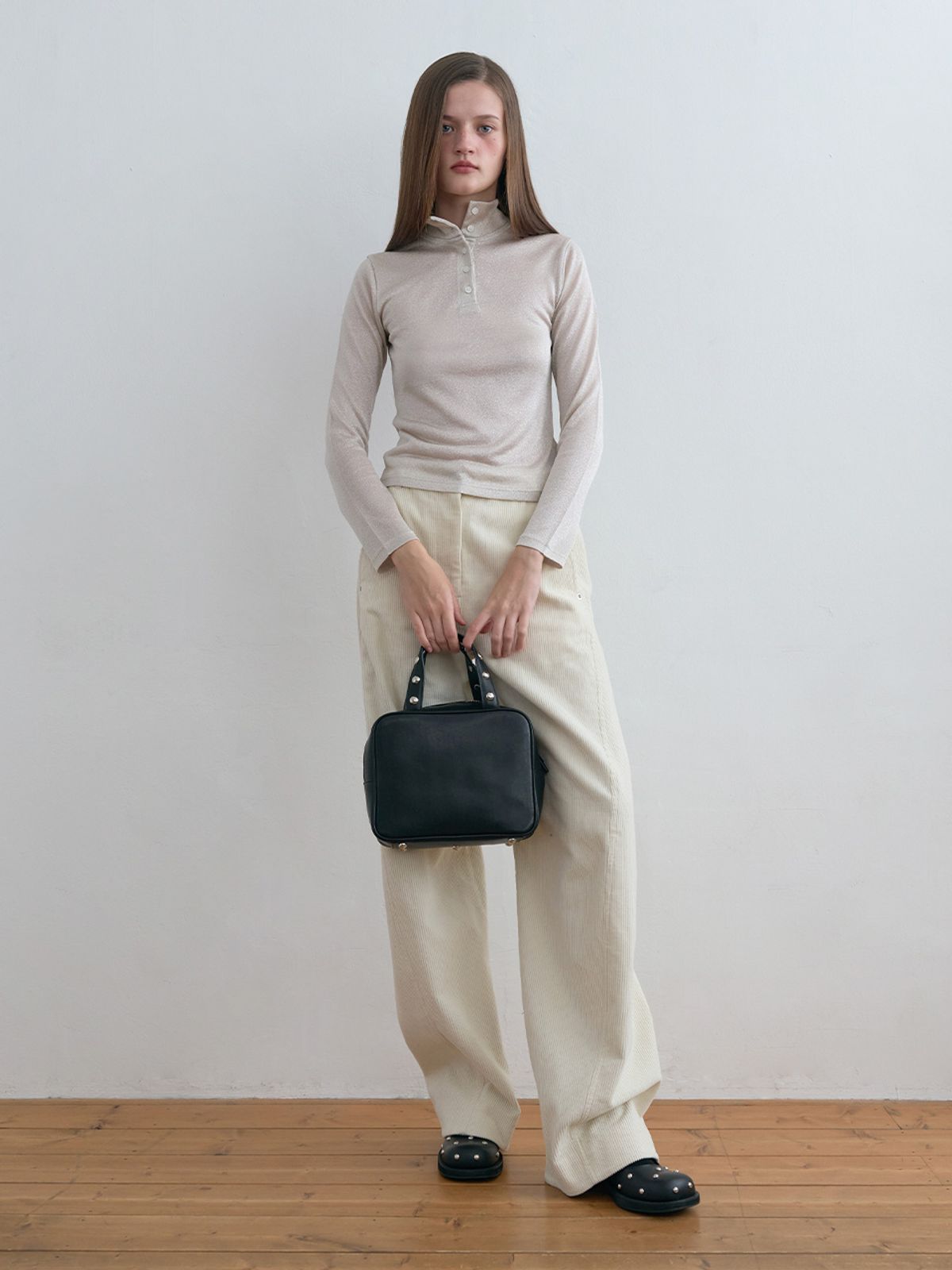 기준(KIJUN) Two-Way Neck Glitter Top Champagne